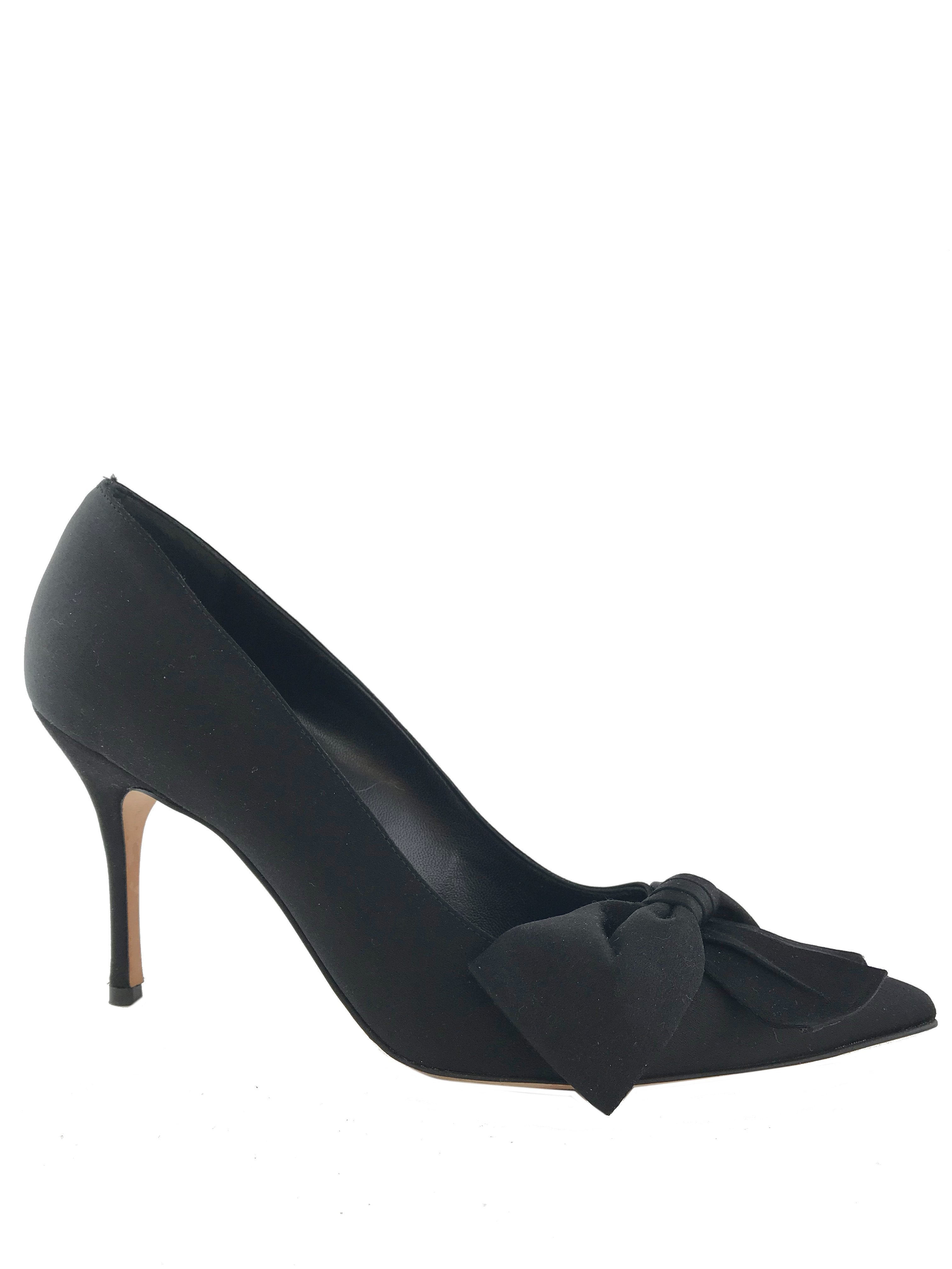 Manolo Blahnik Beccara Satin Bow Pumps Women's Size 7.5 - Elegant High Heel Dress Shoes for Weddings, Parties & Special Occasions