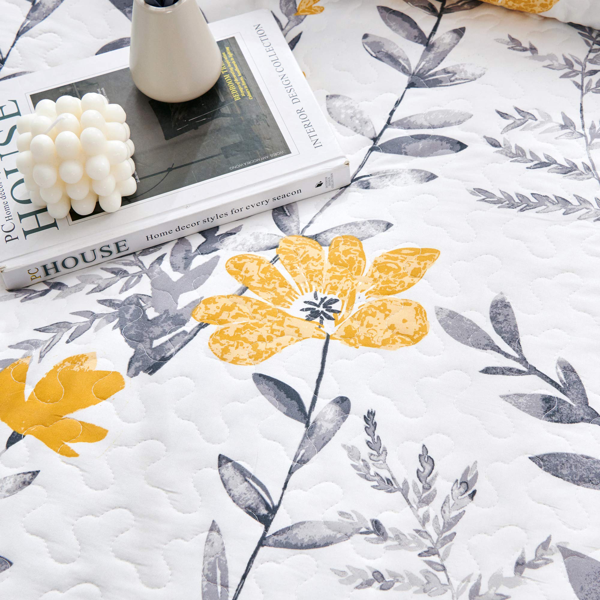 King Size Floral Quilt Set - Lightweight Reversible Bedspread Coverlet with 2 Pillow Shams | Spring Leaves Yellow Flower Design for Bedroom Decor | Perfect for Master Bedroom, Guest Room & Cozy Garden-Themed Spaces