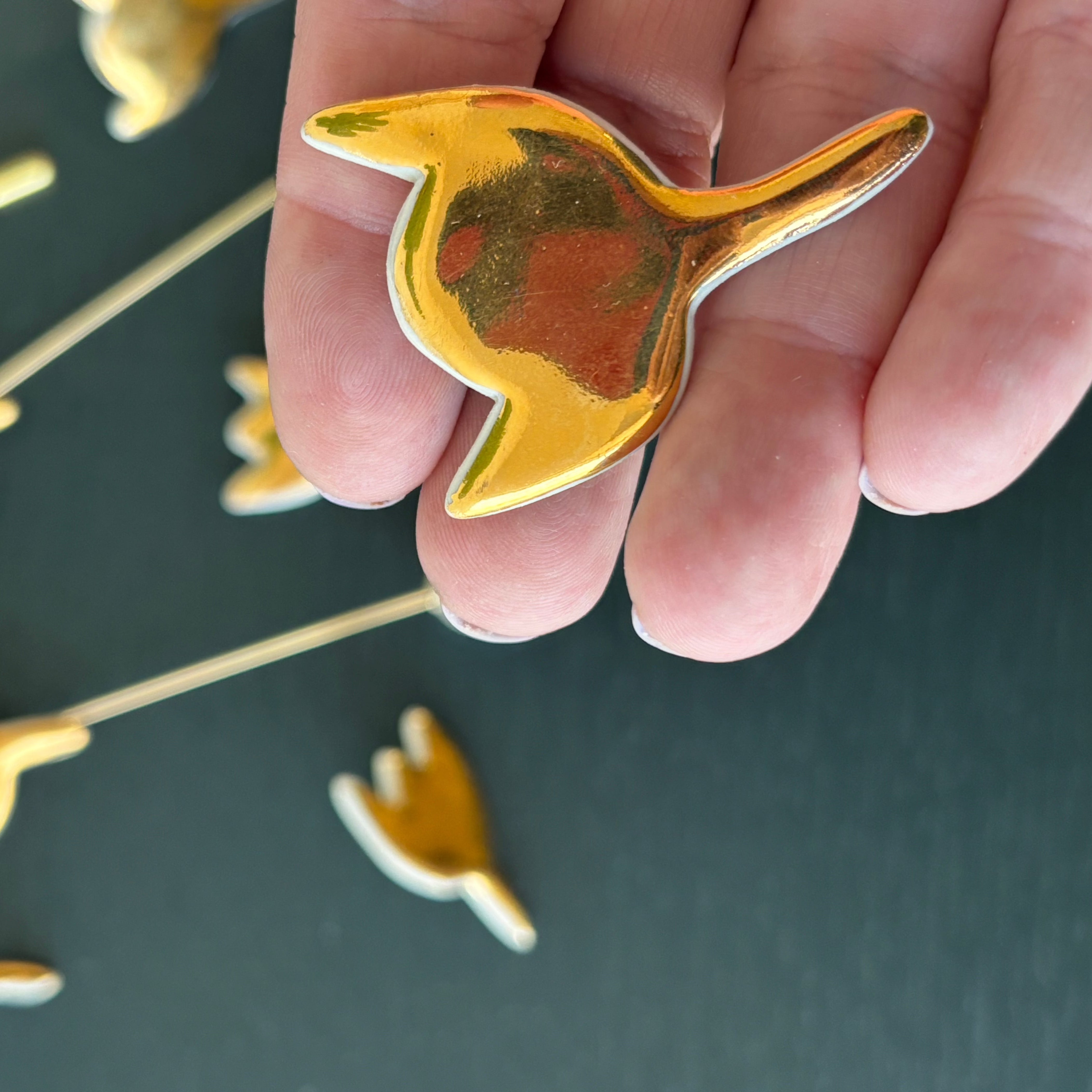 Elegant Gold Tulip Brooch Pin for Women - Vintage Floral Jewelry Accessory for Dresses, Scarves, and Special Occasions