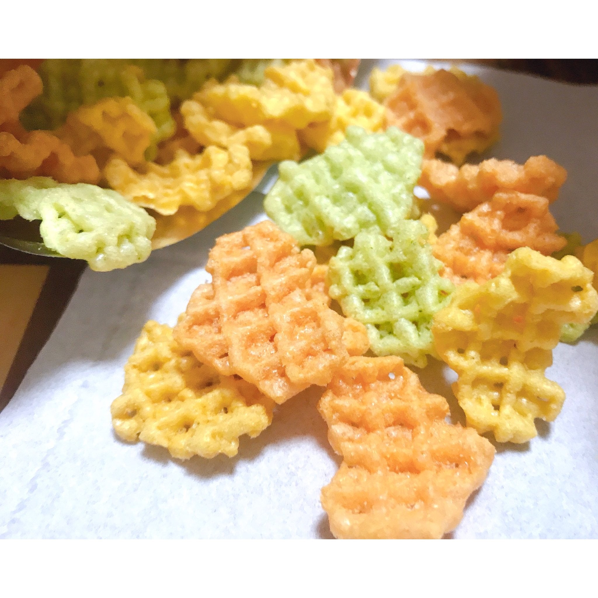 Calbee Vegetaberu Japanese Vegetable Chips - 50g Pack of 6 - Healthy Gluten-Free Snack for Kids & Adults - Perfect for Lunch Boxes, Parties & On-the-Go Snacking