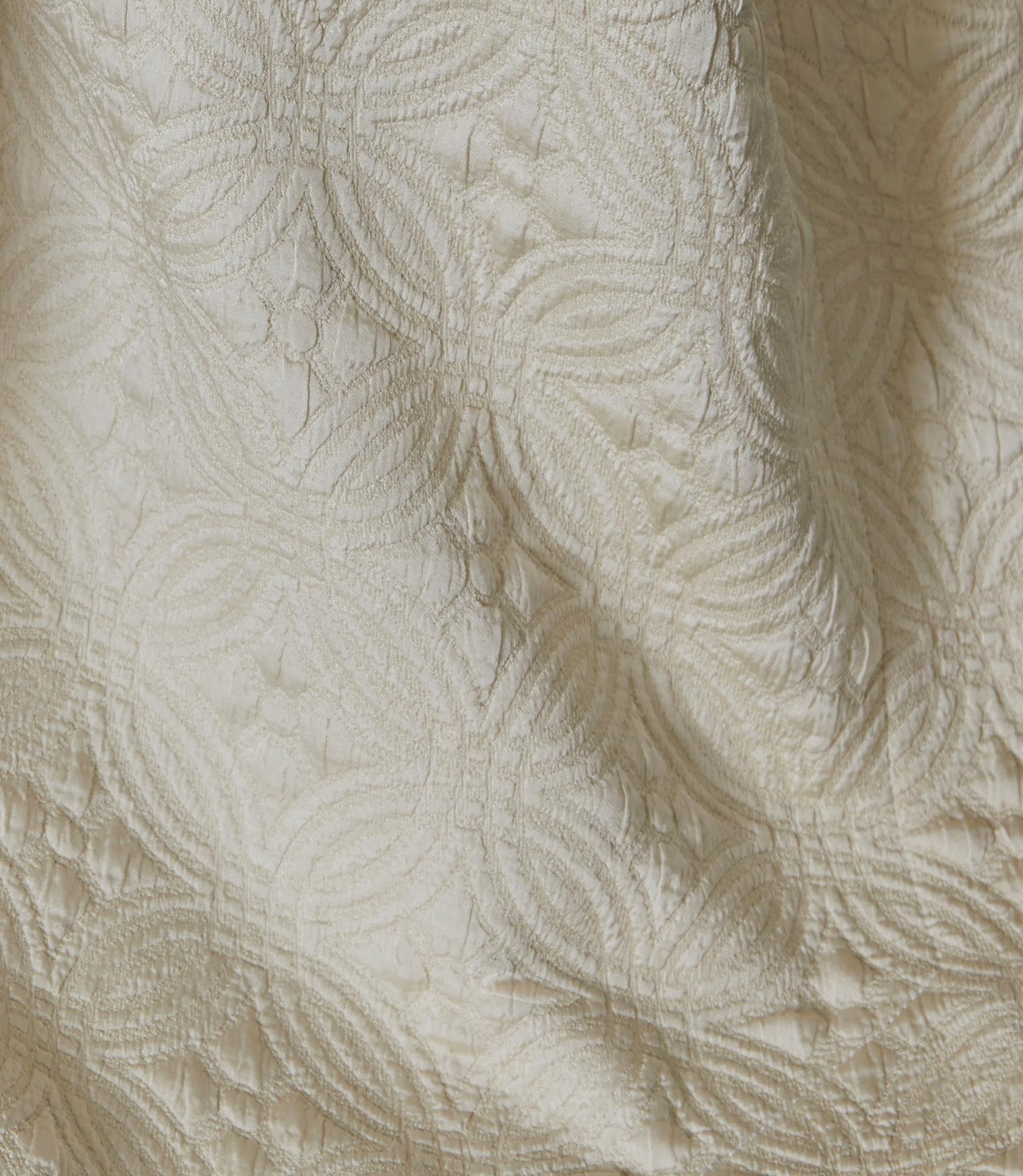 Lucia Matelassé Coverlet - Luxury Quilted Bedspread for Queen Size Beds | Soft & Breathable Bedding for All Seasons | Perfect for Master Bedrooms, Guest Rooms & Hotel Decor