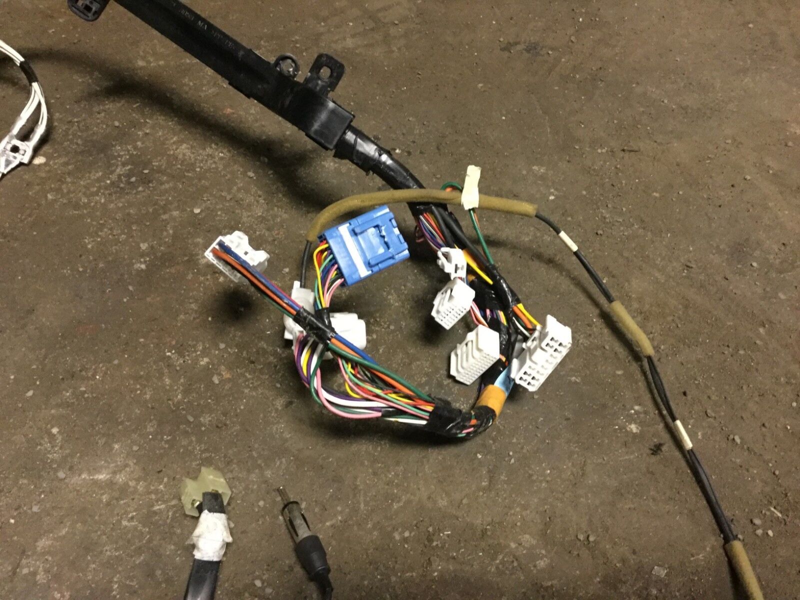 2004-2009 Toyota Prius OEM Dash Wiring Harness - Compatible with 2nd Gen Prius Models - Perfect for DIY Car Repairs & Electrical Upgrades