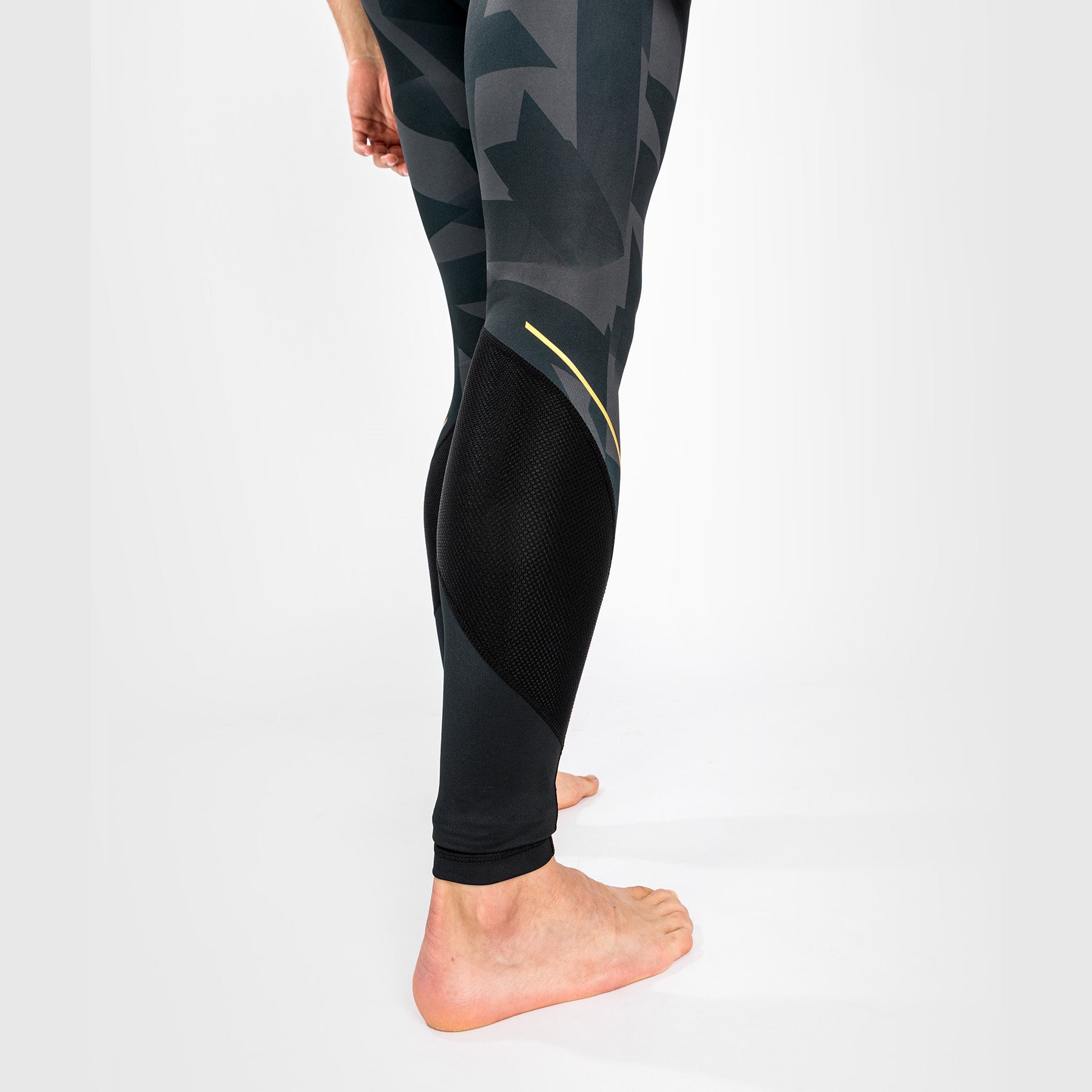 Venum Razor Spats MMA Shorts - Black & Gold for Men's Training, Boxing & Martial Arts - Lightweight & Breathable Fightwear for Gym & Competition