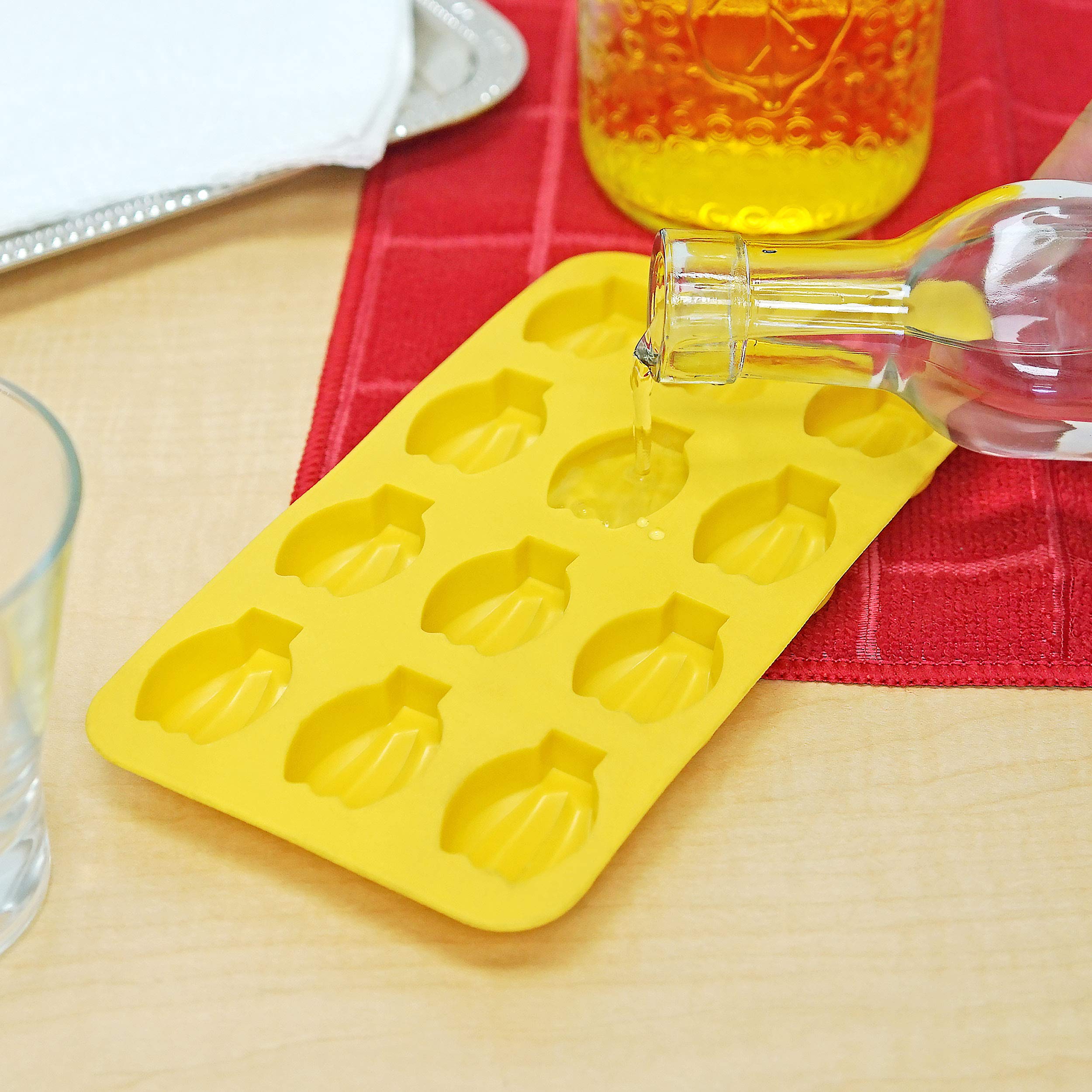 Flexible Banana Shaped Ice Cube Tray - Novelty 12-Cube Silicone Mold for Fun Drinks & Gag Gifts - Perfect for Cocktails, Parties, and Practical Jokes (Yellow, One Size)