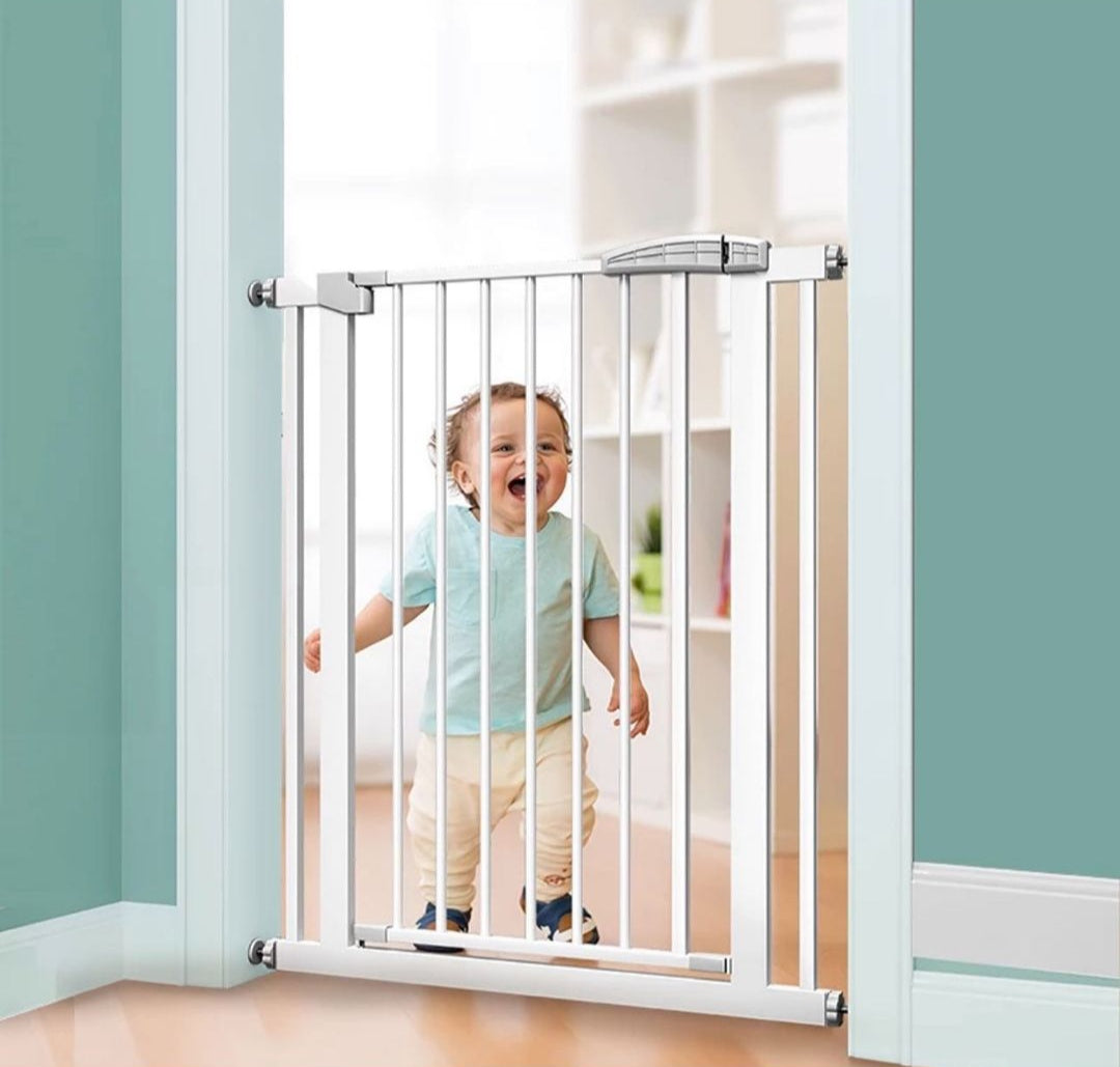 SafeGuard Baby Safety Gate - Extra Wide Adjustable Child Proof Gate for Doorways & Stairs | Secure Your Home & Protect Toddlers from Falls