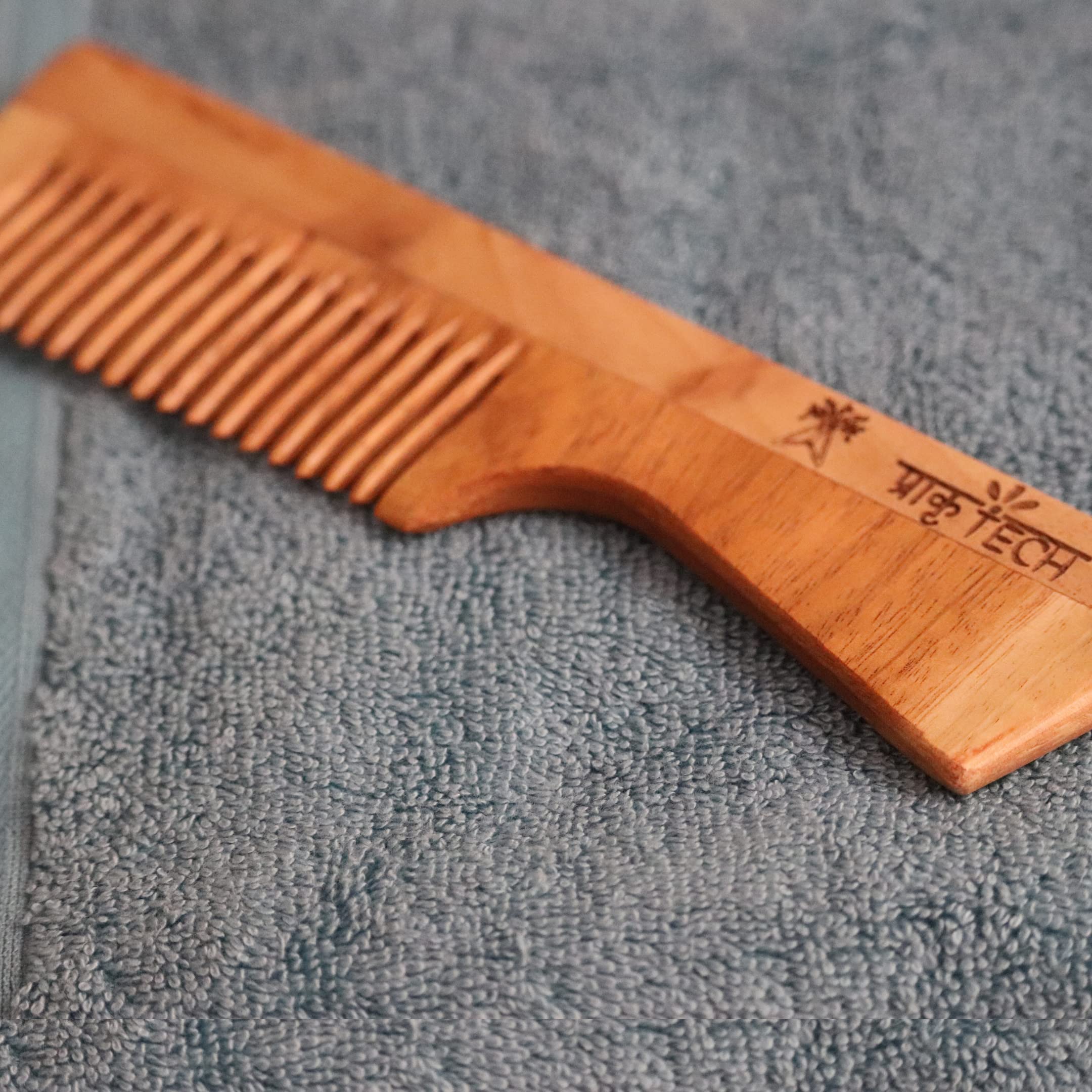 PRAKRTECH Neem Wood Shampoo Comb with Handle - Anti-Dandruff & Hair Loss Prevention Comb for Men & Women | Natural Kachi Neem Wooden Comb for Hair Growth & Scalp Care | Perfect for Daily Hair Styling & Massage (17 x 7 x 1 cm)
