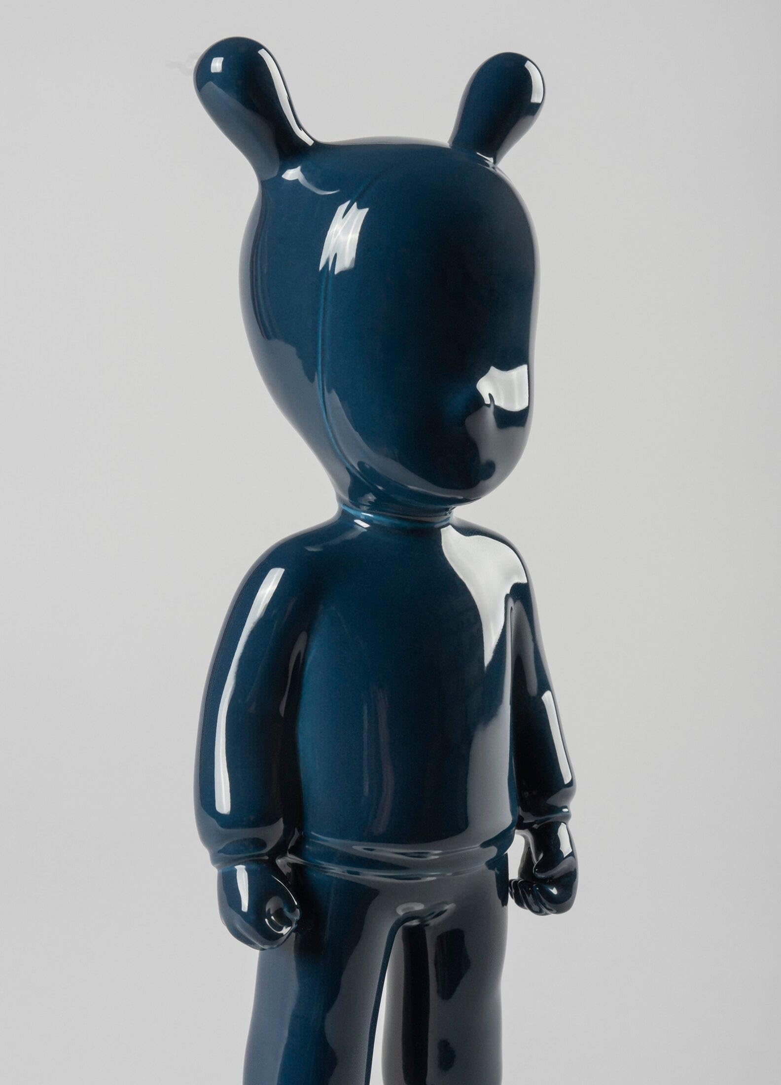 LLADRÓ The Dark Blue Guest Figurine - Handcrafted Porcelain Collectible Statue | Small Decorative Home Accent for Living Room, Bookshelf & Gift Giving