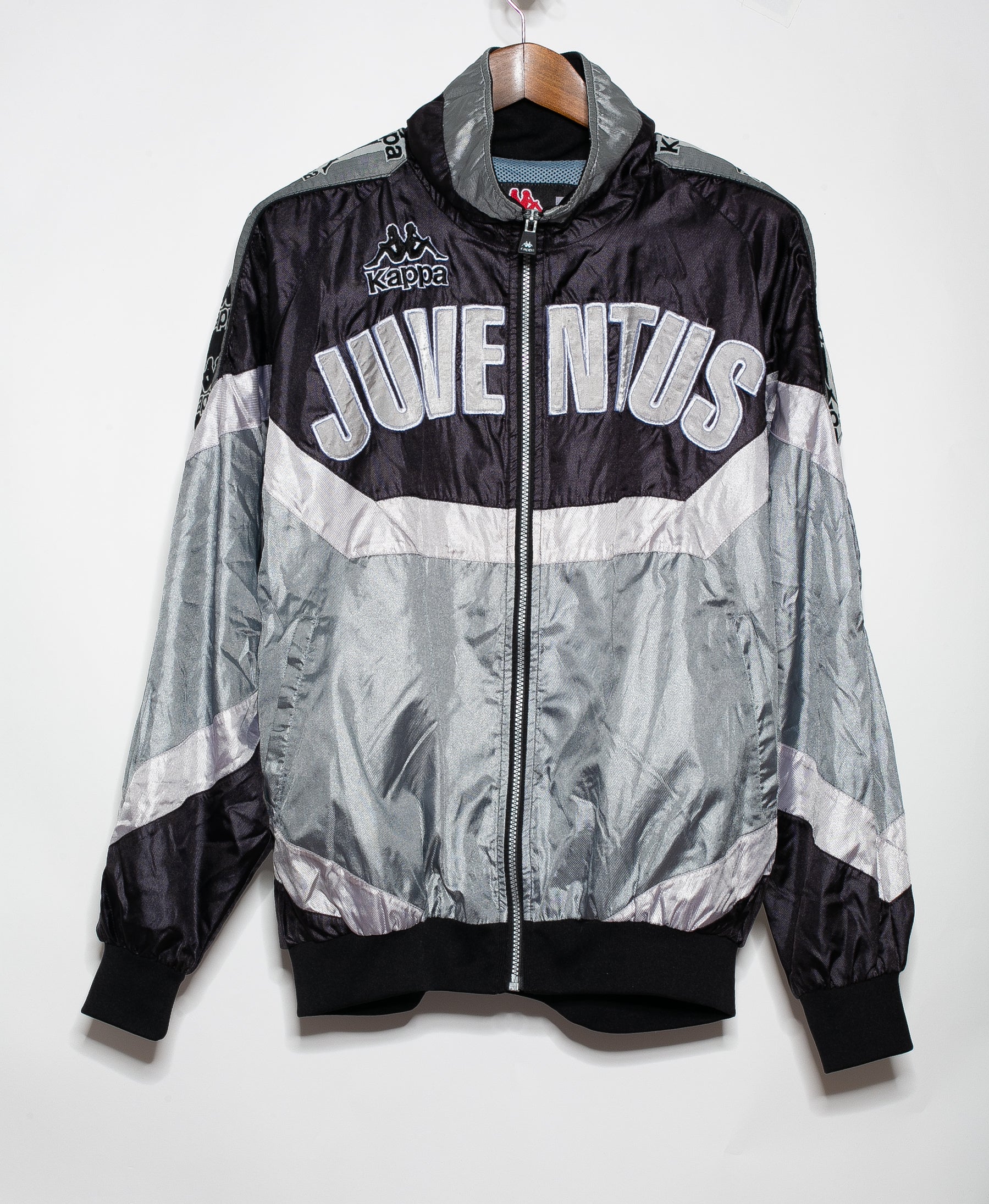 1995 Juventus Jacket - Vintage Football Jersey for Men (Size L) - Perfect for Soccer Fans, Retro Sports Fashion & Match Day Outfits