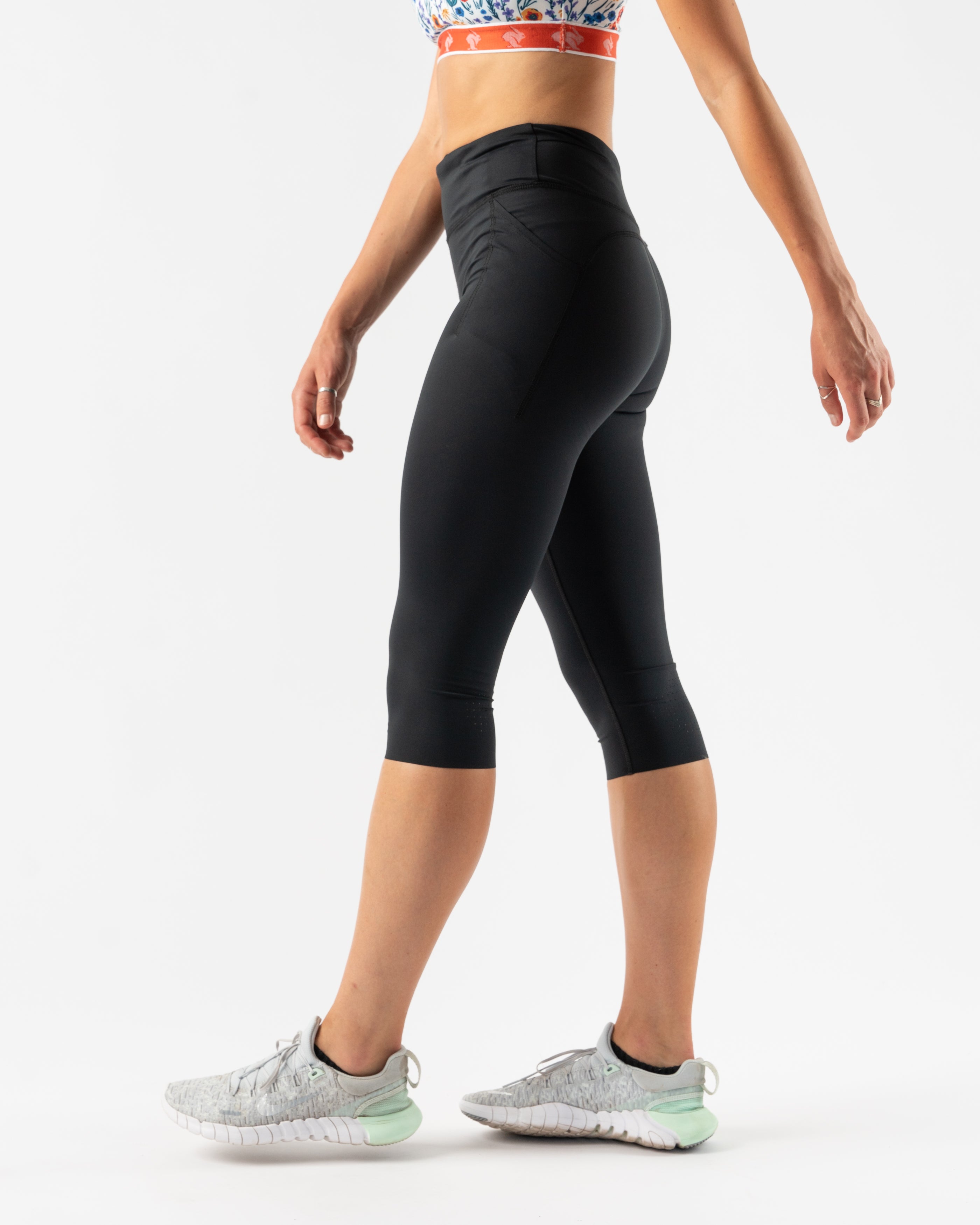 High-Performance Women's Speed Capris - Quick-Dry, Breathable & Stretchable Running & Workout Leggings for Active Lifestyles - Perfect for Gym, Yoga, Jogging & Outdoor Sports