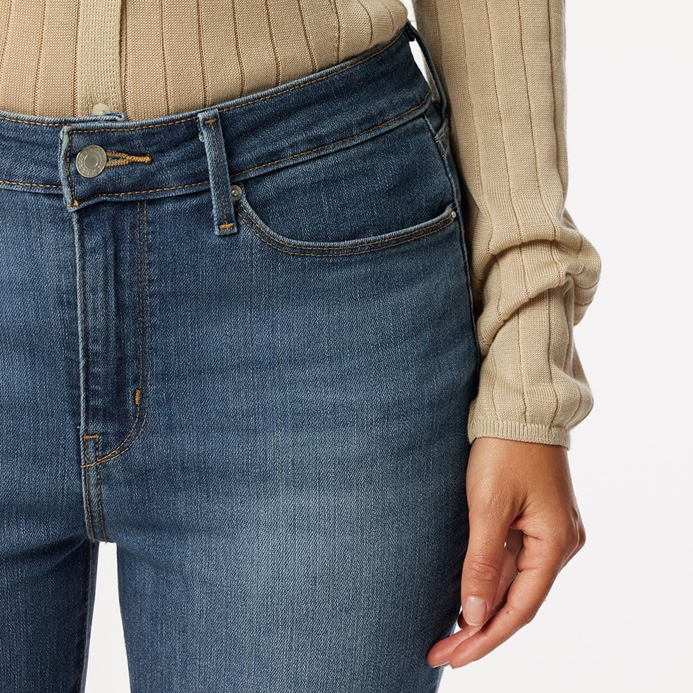 Levi's Signature Gold Label Women's Modern Skinny Jeans - Stretch Denim Pants for Everyday Comfort | Plus Size Available | Perfect for Work, Casual Outings & Date Nights