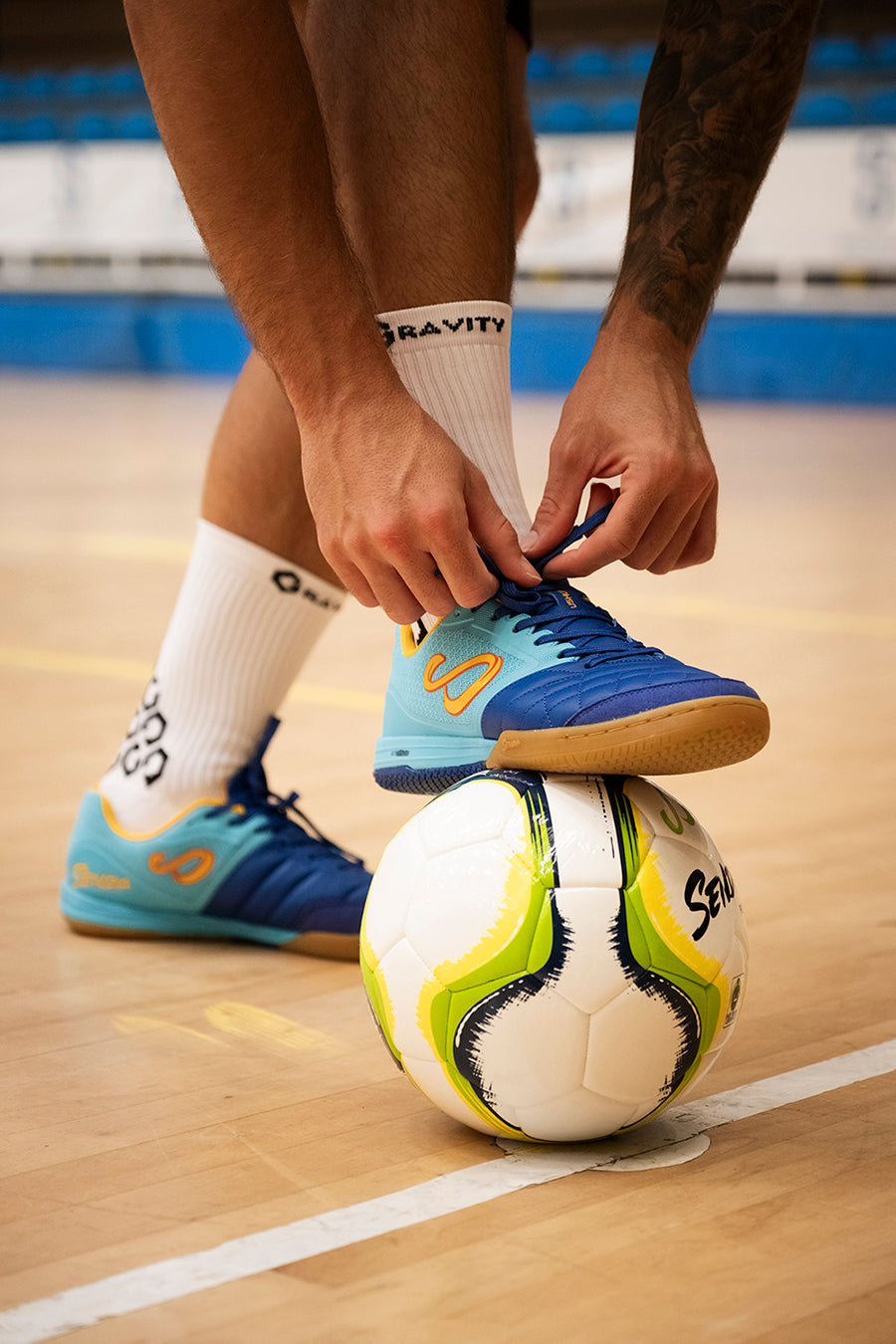 Senda Athletics USHUAIA Club 2.0 Futsal Soccer Shoes for Men & Women - Lightweight Indoor Football Cleats with Non-Marking Sole in Blue/Yellow - Perfect for Futsal, Indoor Soccer, and Court Sports