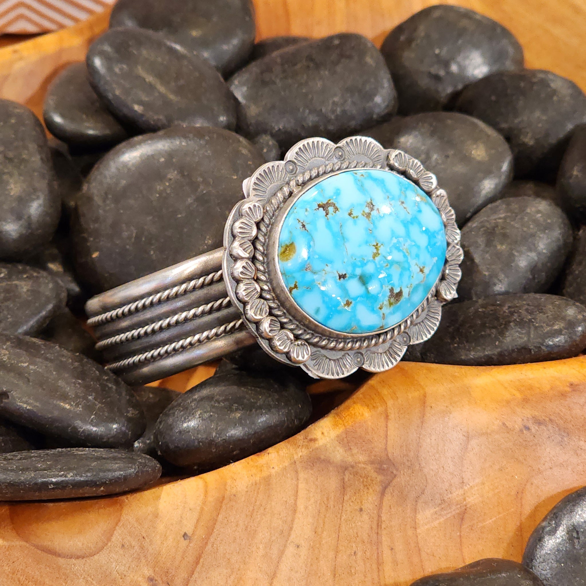 J Nelson Kingman Cuff - Stylish and Durable Bracelet for Men & Women | Perfect for Casual Wear, Parties, and Everyday Fashion Accessories