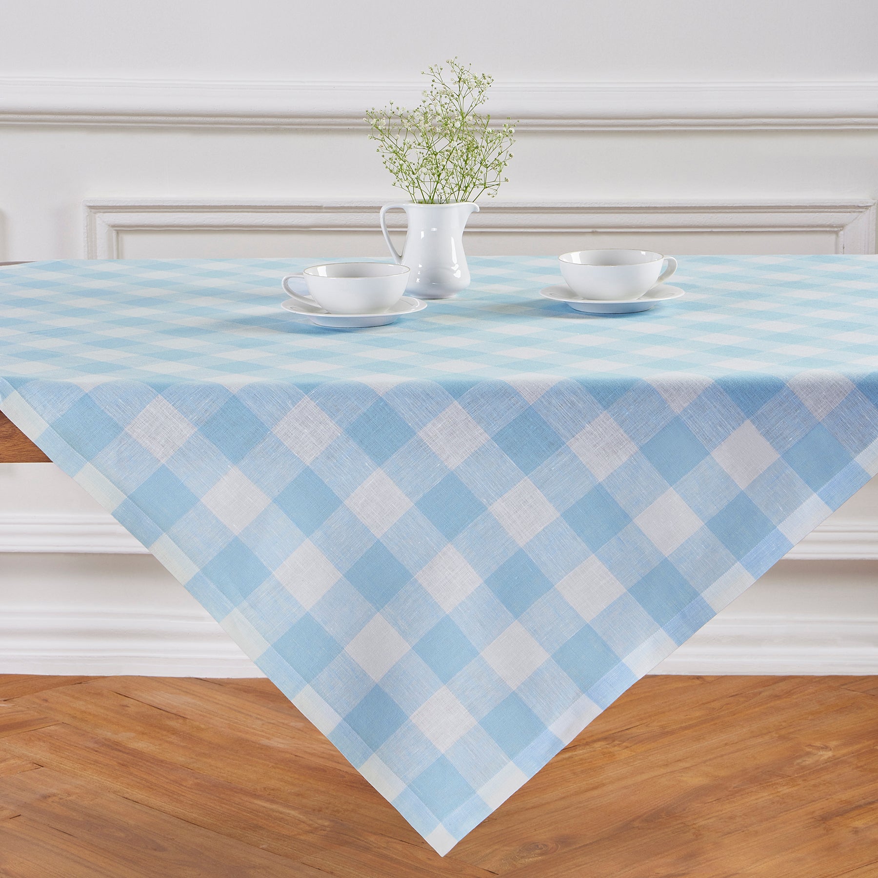 Buffalo Check Table Throw - Soft & Stylish Plaid Table Cover for Dining Room, Kitchen, or Outdoor Picnic - Perfect for Holiday Decor & Cozy Gatherings