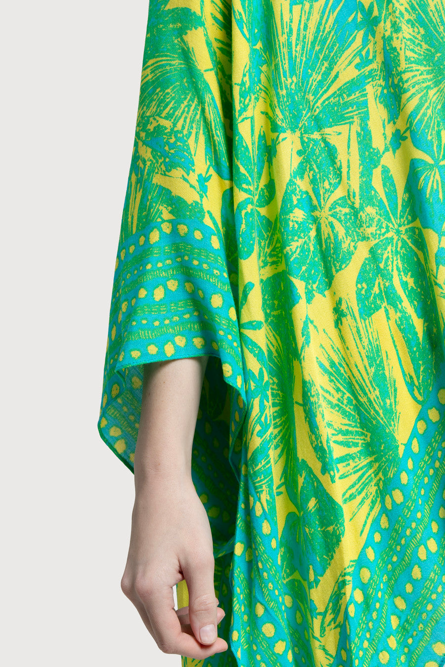 Stylish Tropical Print Kimono Robe - Lightweight Summer Cover Up for Women - Perfect for Beach, Pool, and Vacation Wear