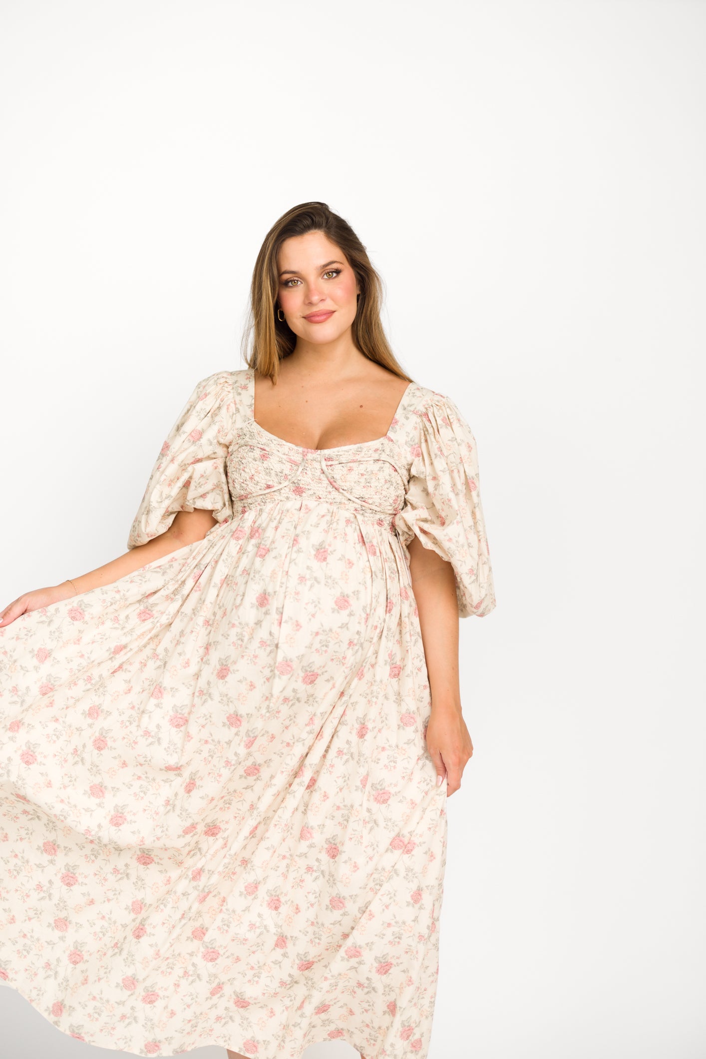 Harlow Maxi Dress in Off White Floral - Bump Friendly Maternity Dress & Inclusive Sizing (S-3XL) | Perfect for Pregnancy, Beach Vacations & Summer Weddings