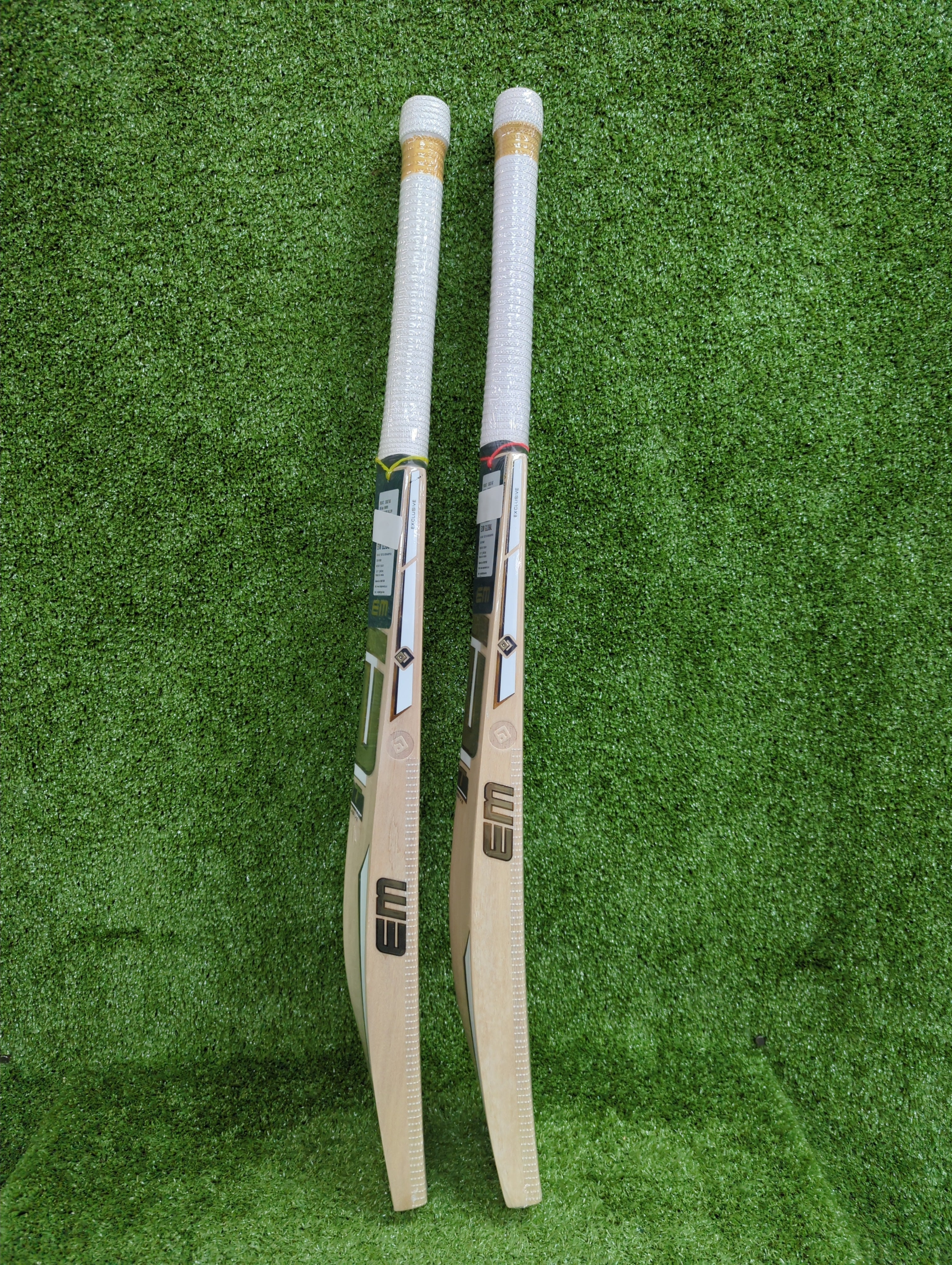EM GT Exclusive Elite Leather Ball Selected Willow Cricket Bat - Premium Cricket Equipment for Professional Matches & Training