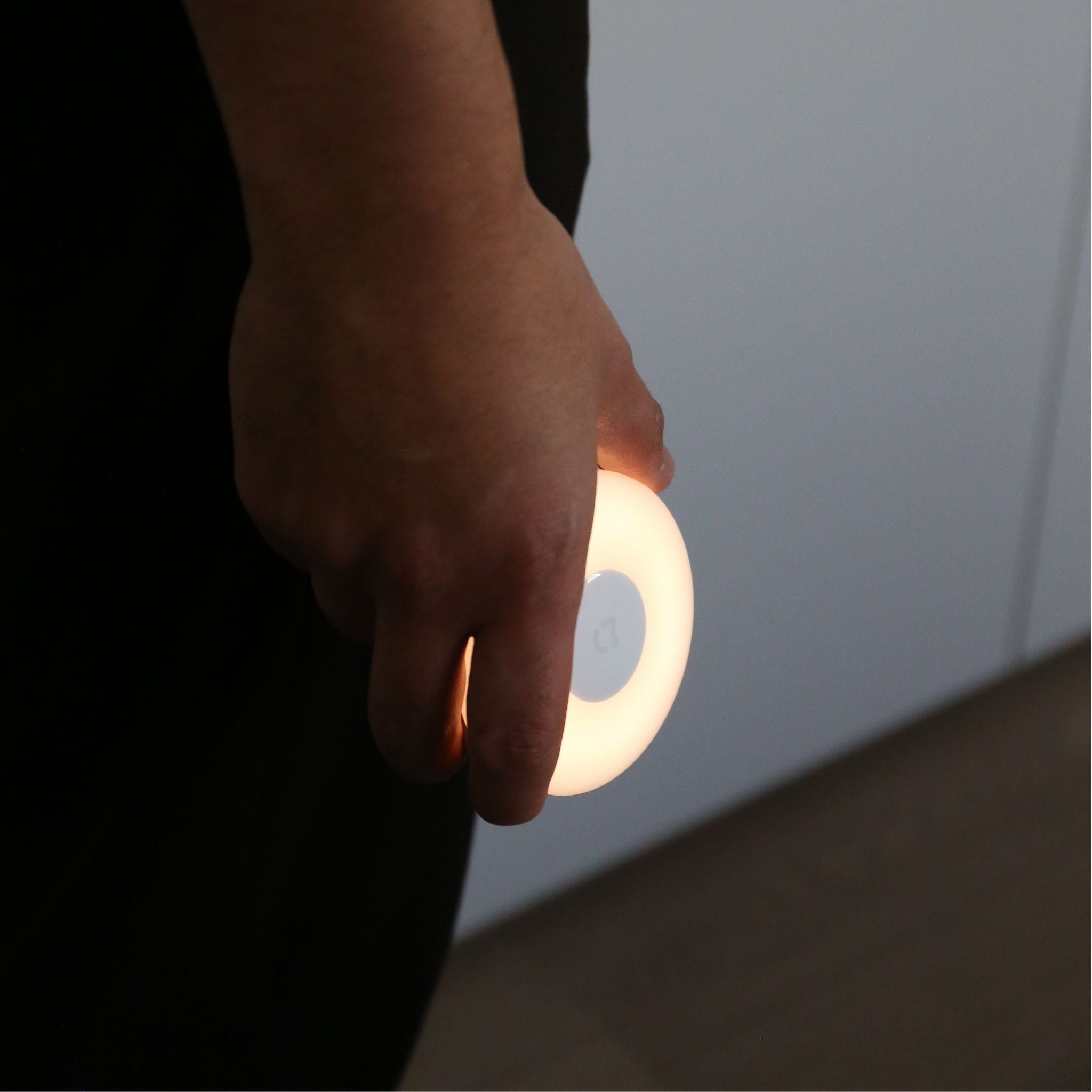 DESIGNSTUFF Motion Sensor Night Light - Battery Operated, Wireless LED Nightlight for Bedroom, Hallway, Bathroom - Auto On/Off, Soft White Glow for Safe Night Navigation