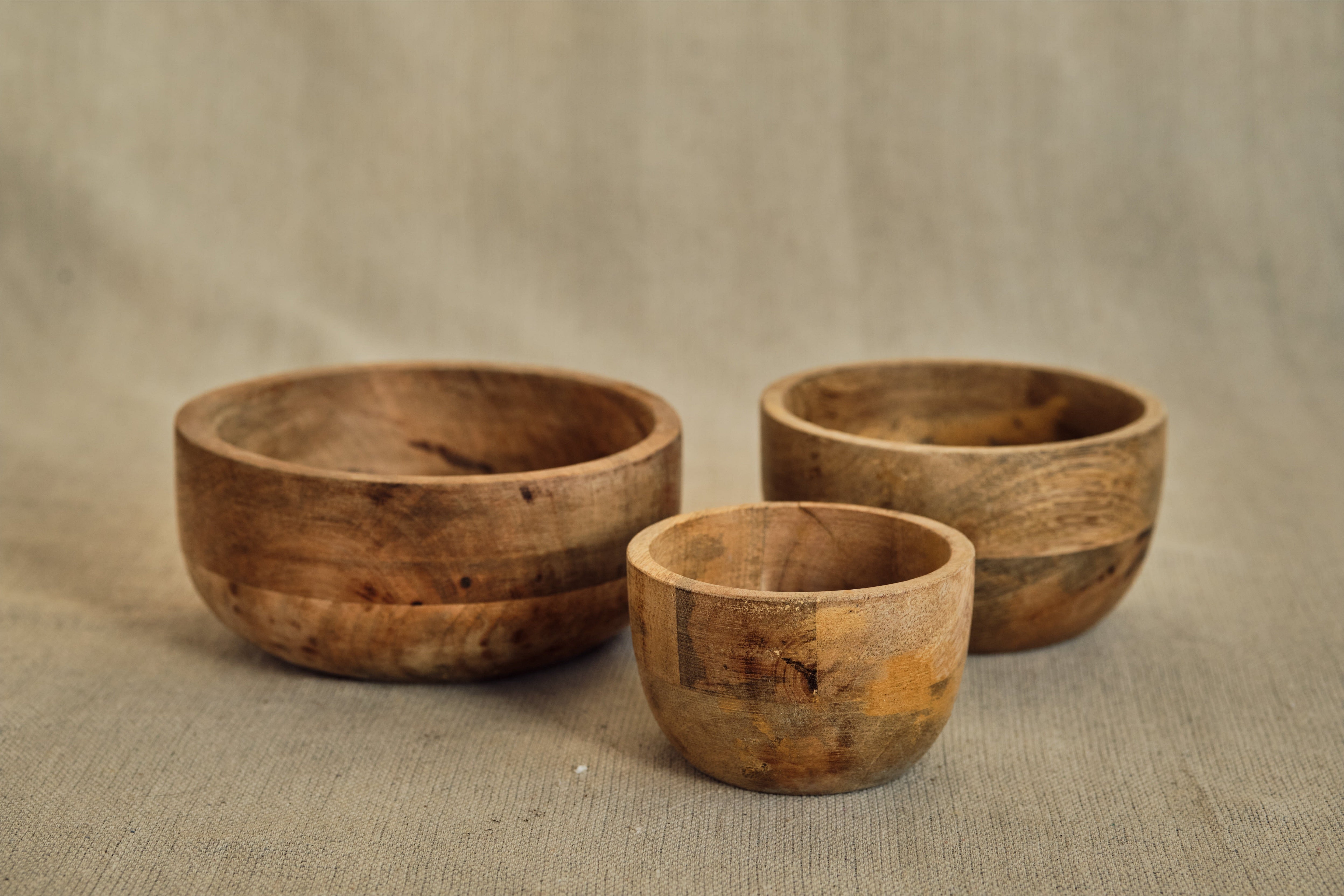 Natural Mango Wood Nibble Bowl for Cats - Handmade Pet Feeding Dish for Kittens & Adult Cats - Perfect for Dry Food, Treats & Water - Eco-Friendly Cat Bowl for Home & Travel Use