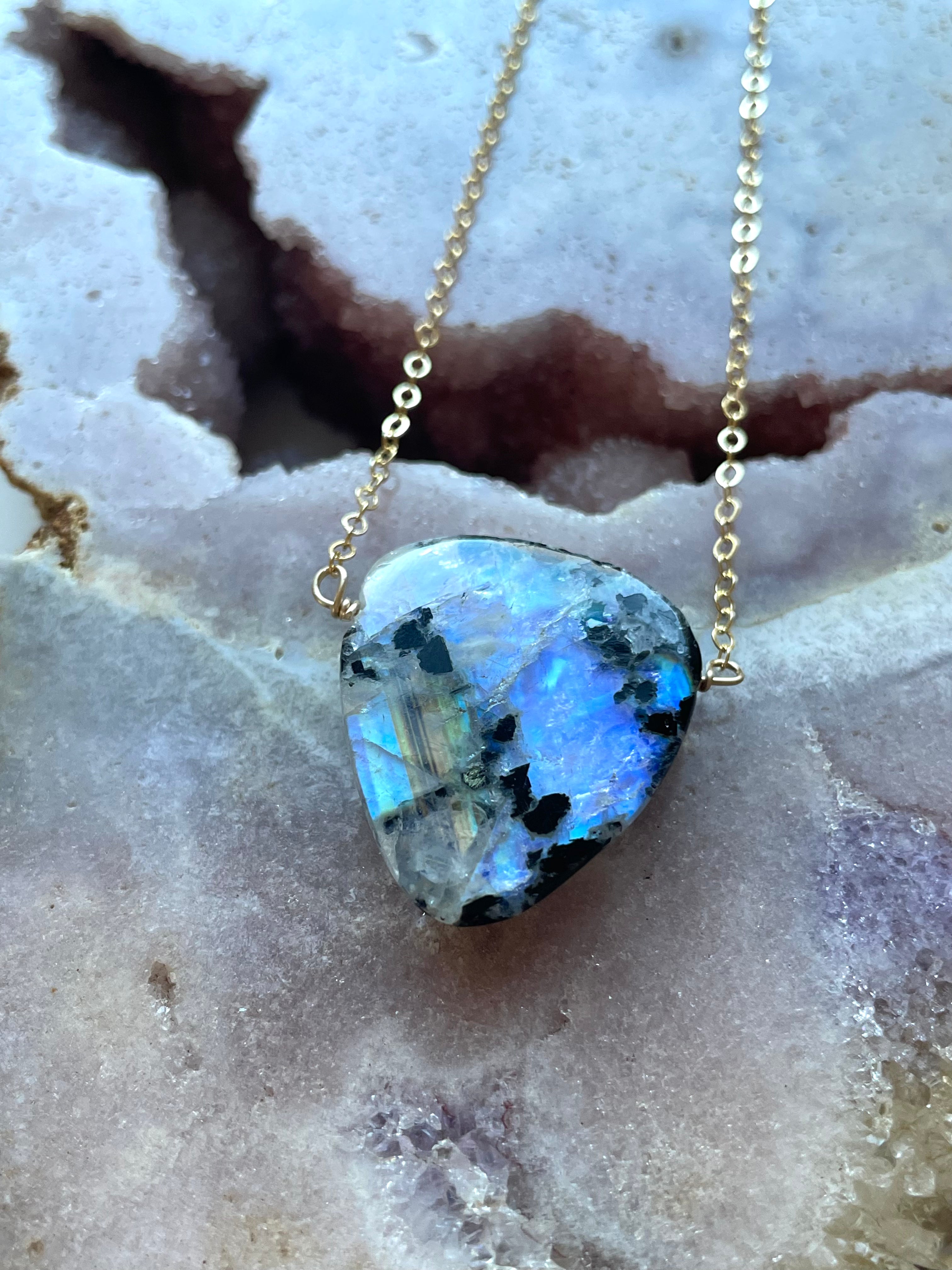 Moonstone Pendant Necklace - 14K Gold Filled Jewelry for Women - Elegant Healing Crystal Necklace for Everyday Wear & Special Occasions