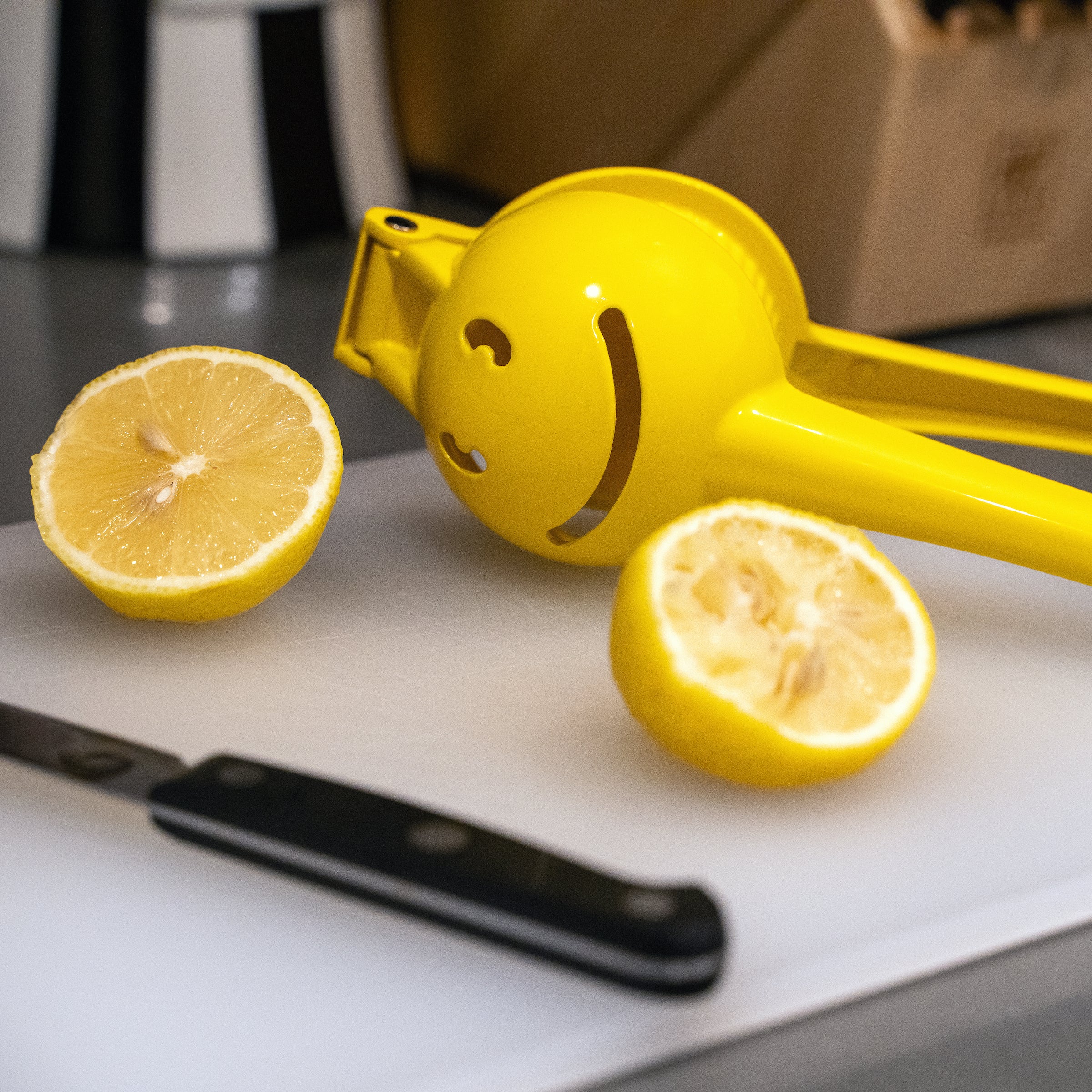 Premium Stainless Steel Citrus Juicer - Handheld Lemon Lime Orange Squeezer for Fresh Juice - Perfect for Cocktails, Cooking & Healthy Drinks at Home