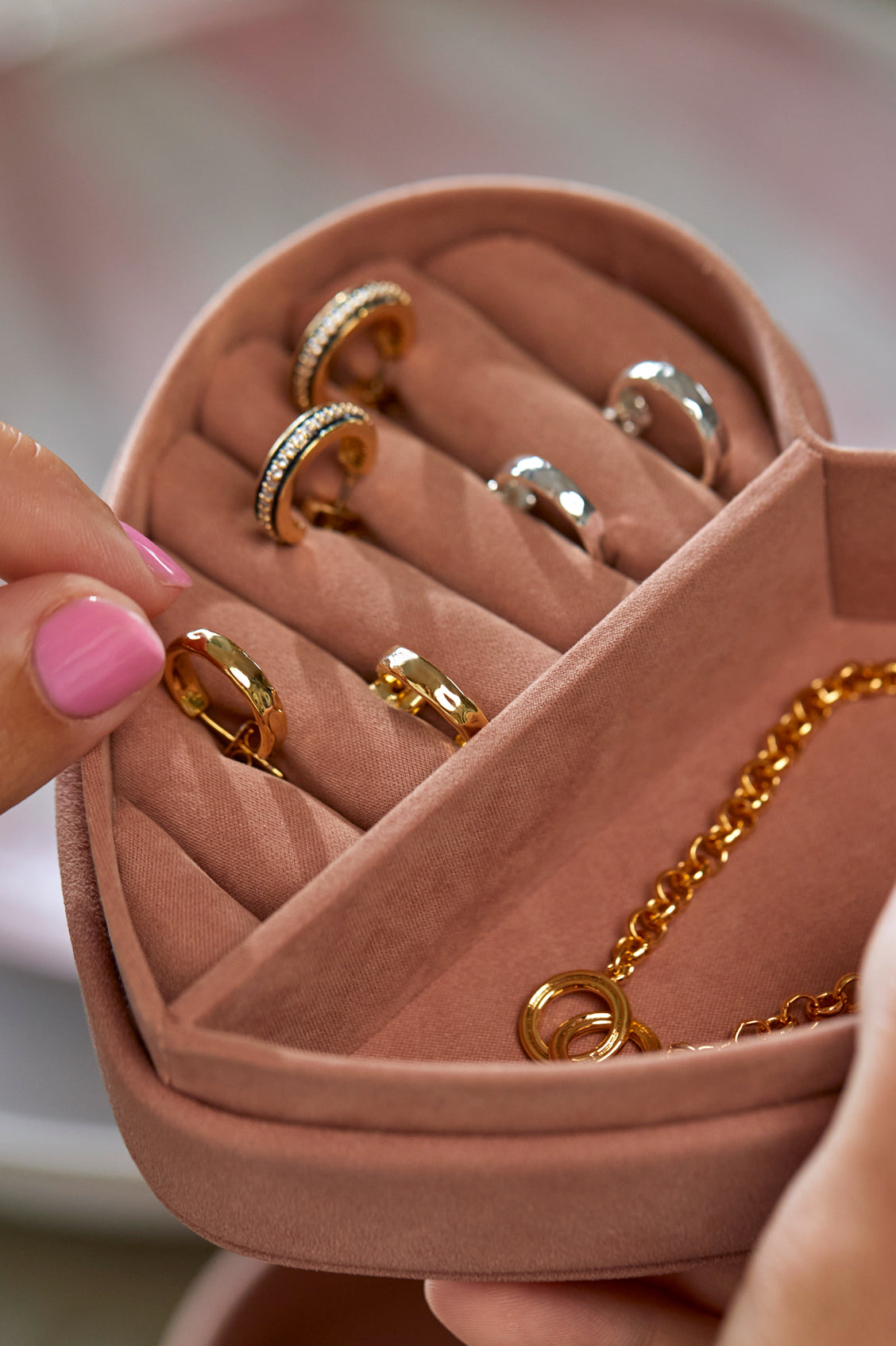 Elegant Heart-Shaped Jewelry Box for Women - Perfect for Gifts, Wedding, Anniversary & Valentine's Day - Romantic Keepsake Storage for Rings, Necklaces & Earrings