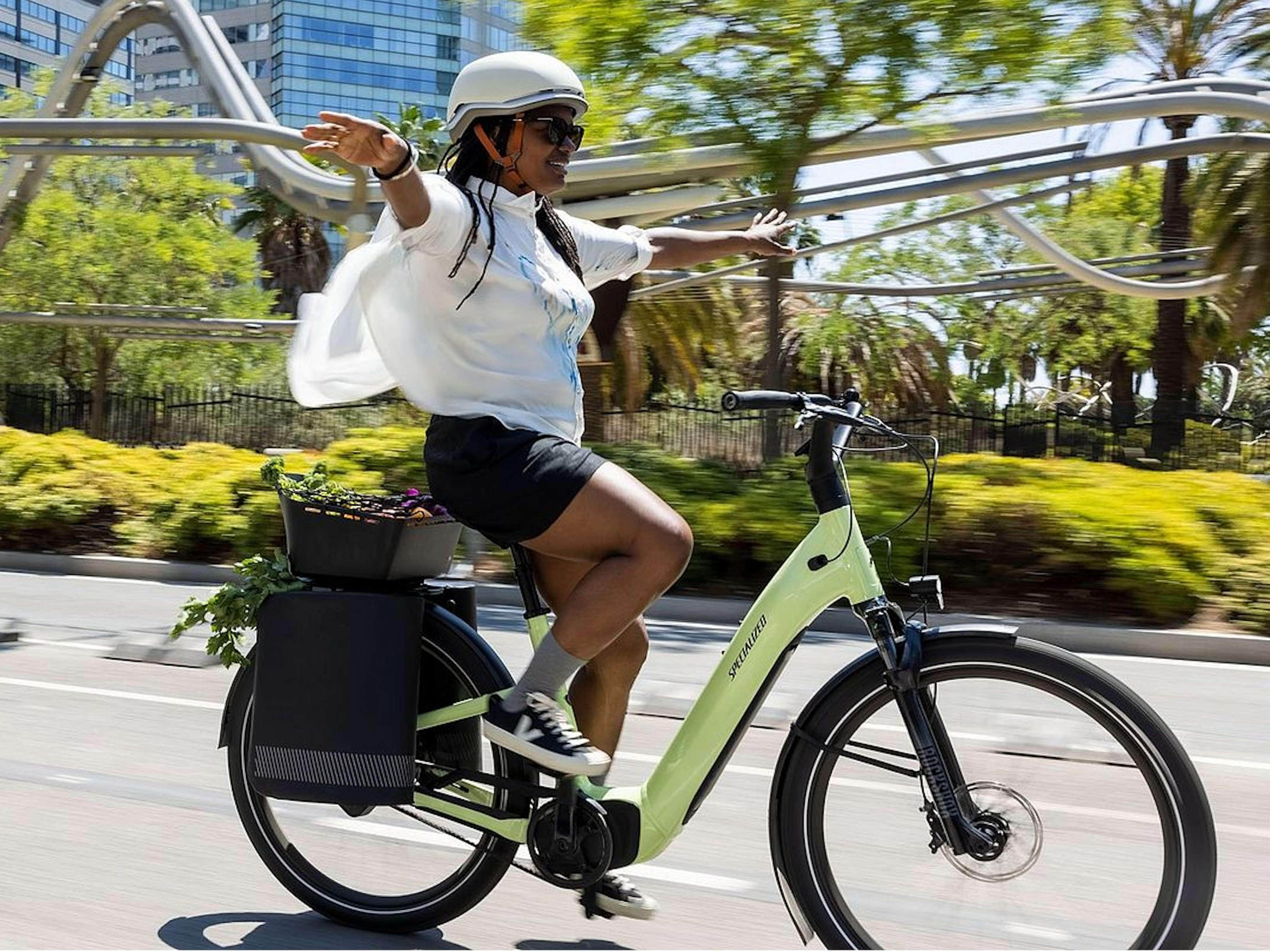 Specialized Turbo Como 4.0 Electric Bike - Premium Commuter E-Bike with 250W Motor & 50-Mile Range - Perfect for Urban Riding, Leisure Cycling & Eco-Friendly Transportation