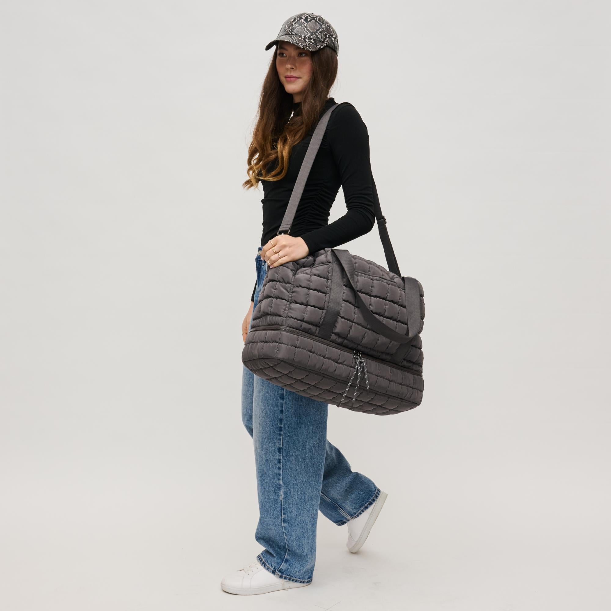 Globetrotter Weekender - Premium Travel Duffle Bag for Men & Women | Water-Resistant Carry-On Luggage for Weekend Trips, Gym & Business Travel