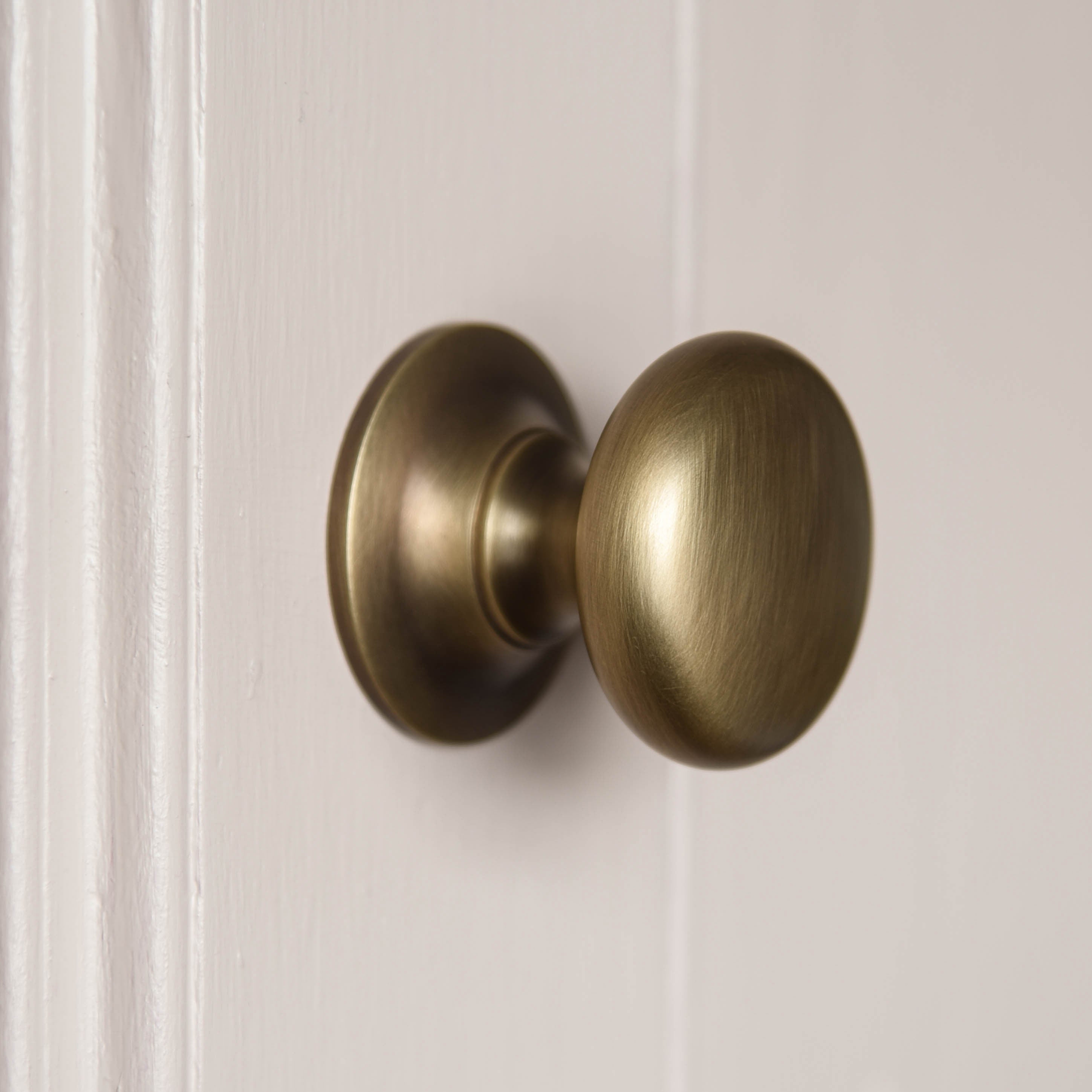 Vintage Antique Brass Cabinet Knobs - Classic Pull Handles for Kitchen Cabinets, Dressers & Furniture - Set of 10 (1.25