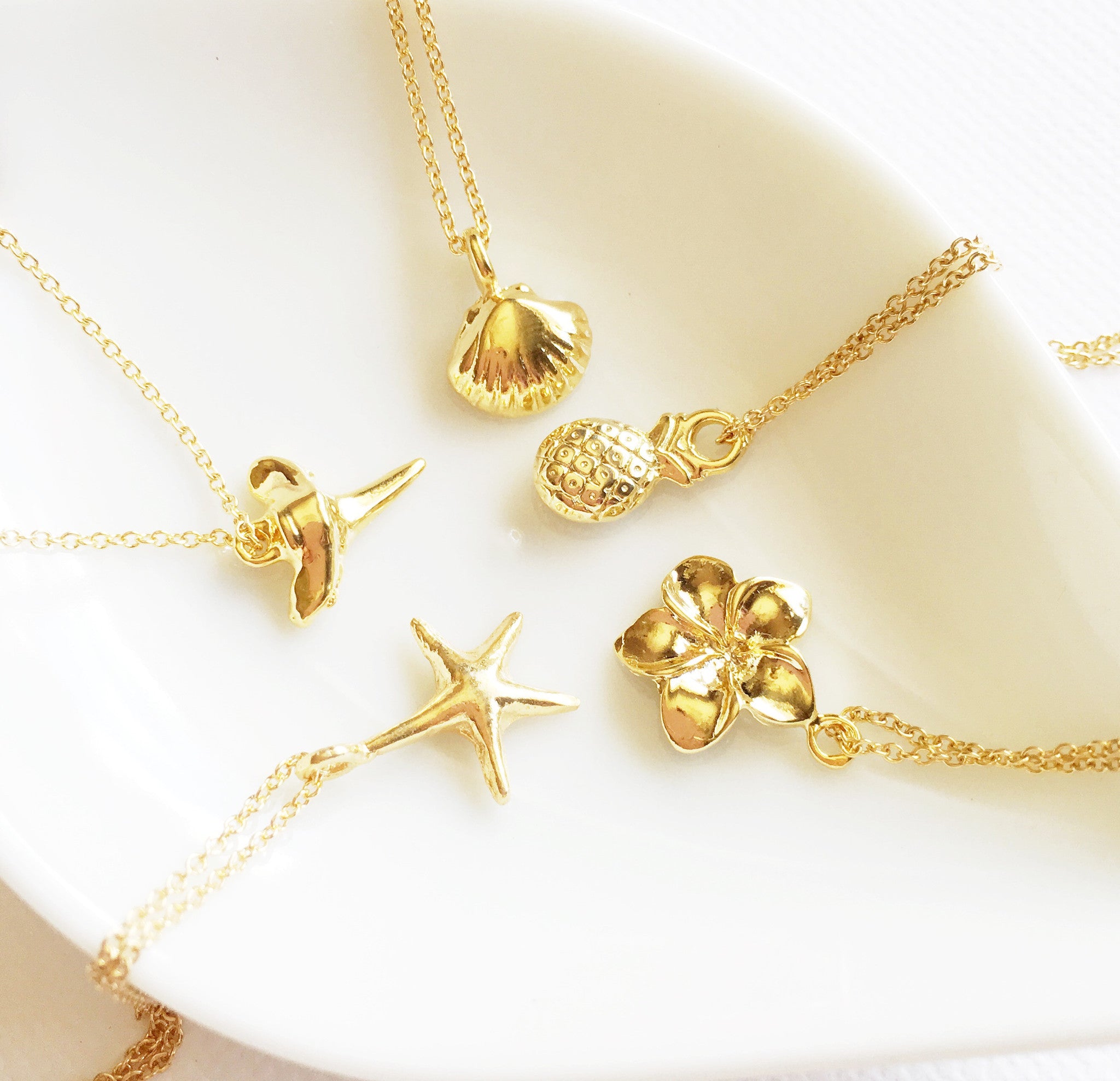 Lili Pineapple Necklace (N215) - Elegant Gold Pendant for Women, Perfect for Casual Wear & Special Occasions