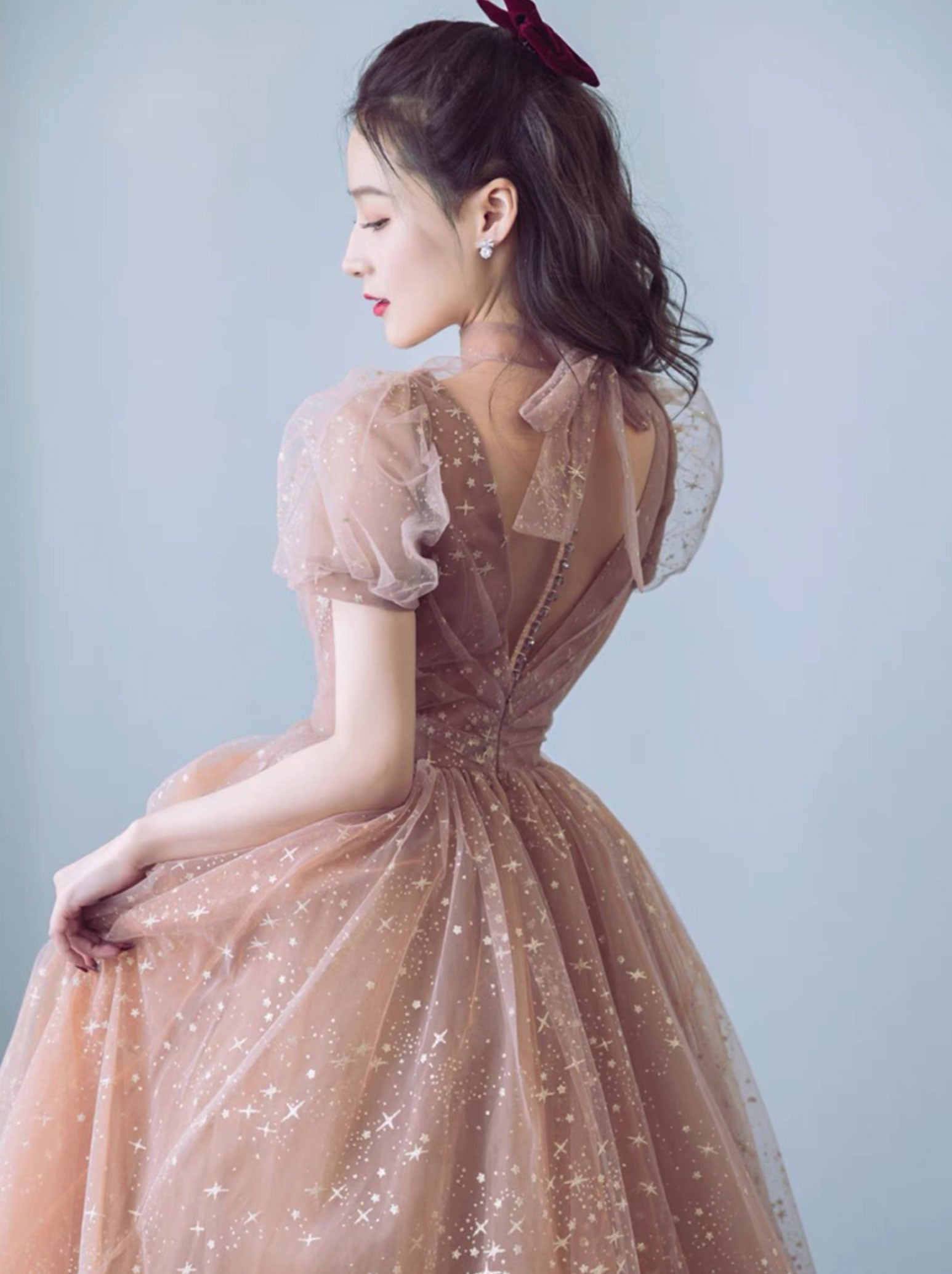 Elegant Champagne V-Neck Tulle Long Prom Dress for Women - Formal Evening Gowns for Homecoming, Wedding, and Special Occasions