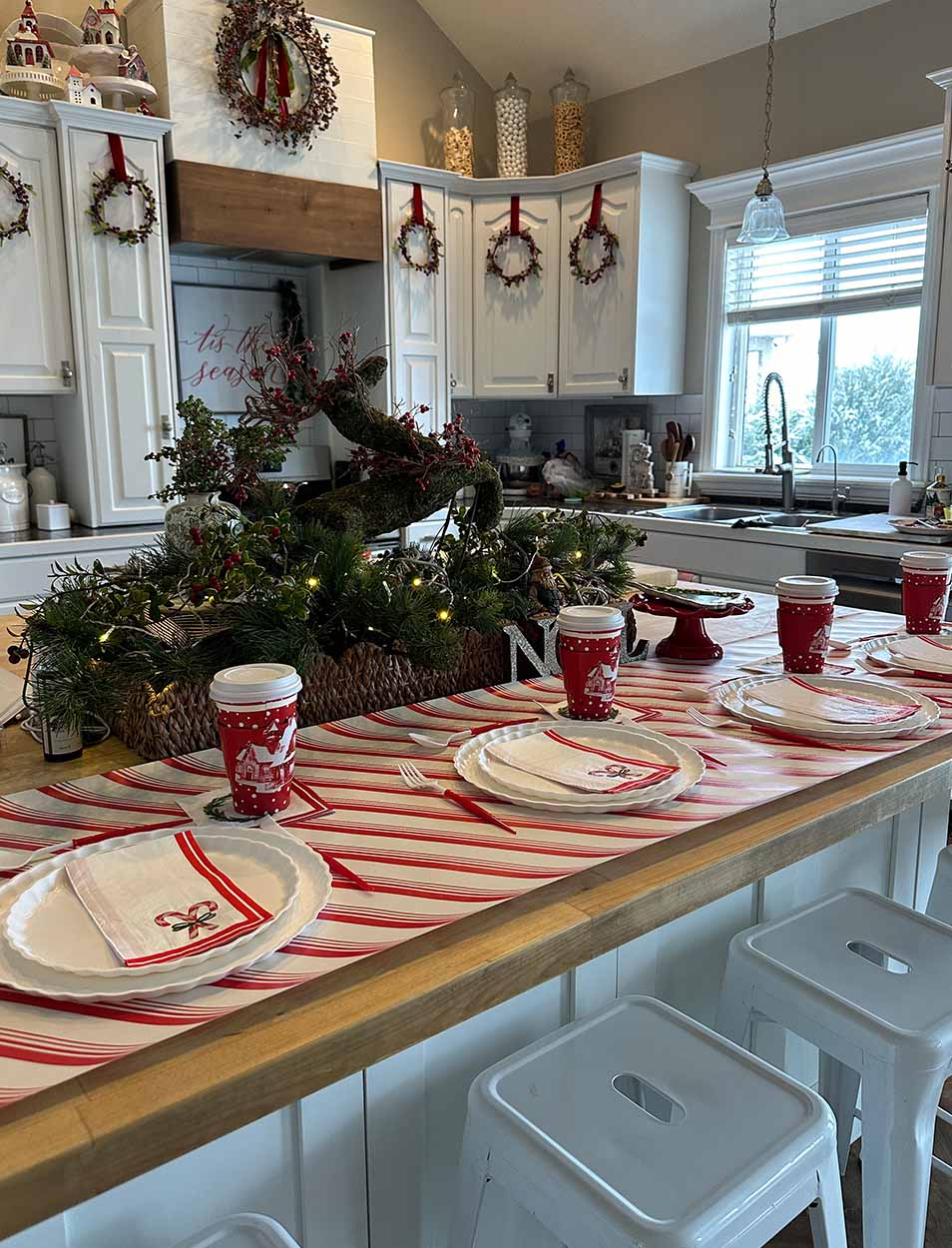 Elegant Holiday Hearth Table Setting Set - 12-Piece Christmas Dinnerware for Festive Gatherings & Winter Celebrations