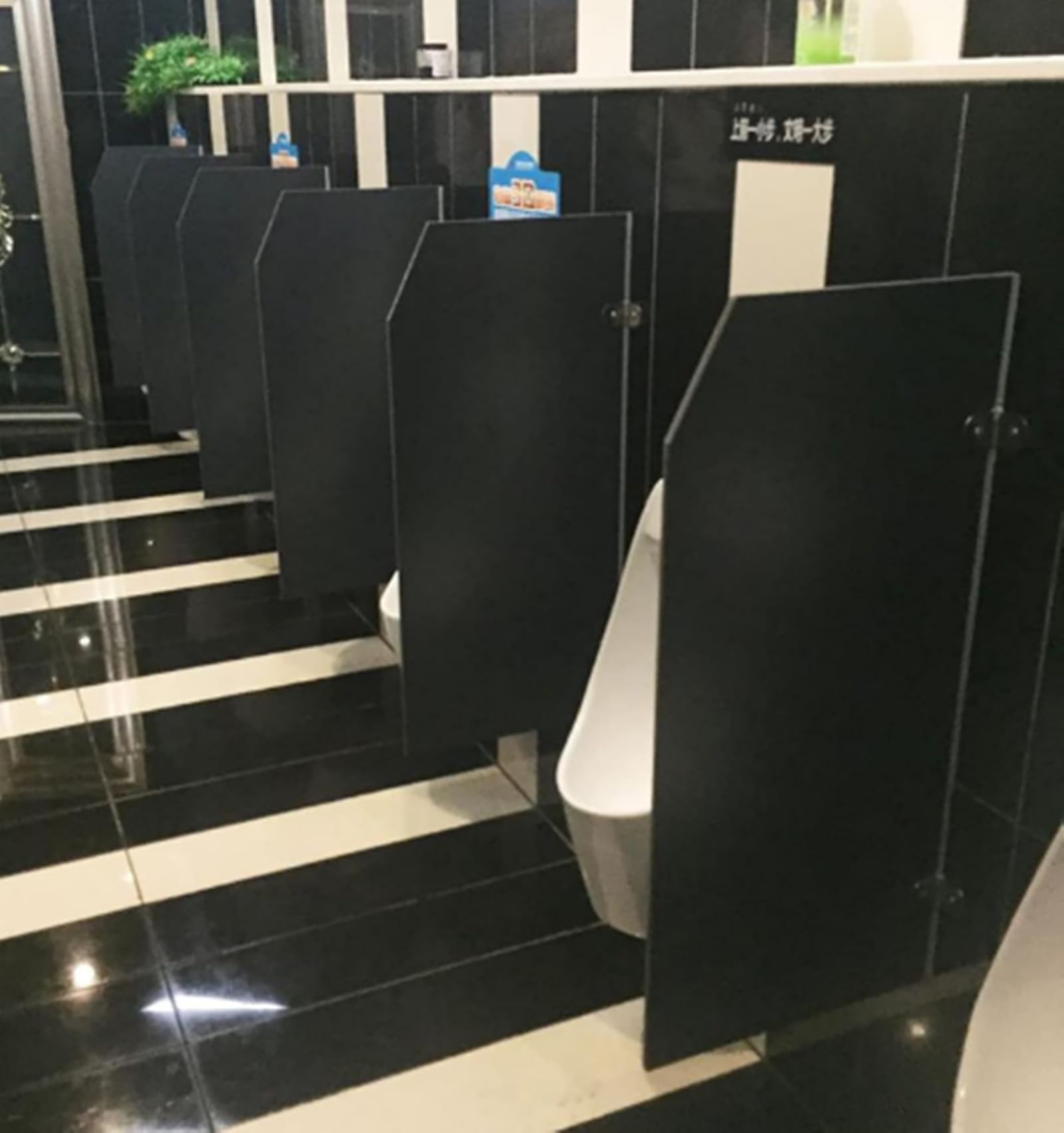 Waterproof Urinal Partition Divider Screen - Wall-Mounted Men's Toilet Privacy Baffle, Extra Durable Black Urinal Divider for Hotel & Public Restrooms (1pc) - Perfect for Commercial Bathrooms, Restaurants, and Office Buildings