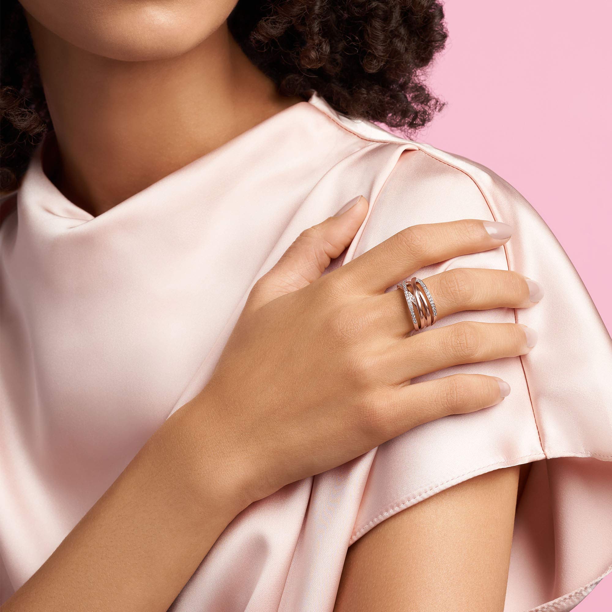 Pandora Sparkling & Polished Lines Entwined Rose Gold Ring for Women - 14k Rose Gold-Plated Cubic Zirconia Cocktail Ring - Size 8.5 - Elegant Gift for Her, Perfect for Weddings, Anniversaries & Special Occasions