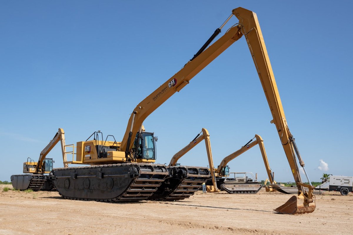 Caterpillar AM326 LR MFJ00387 Excavator - 3,617 Hours (2021 Model) | Heavy-Duty Construction & Landscaping Equipment