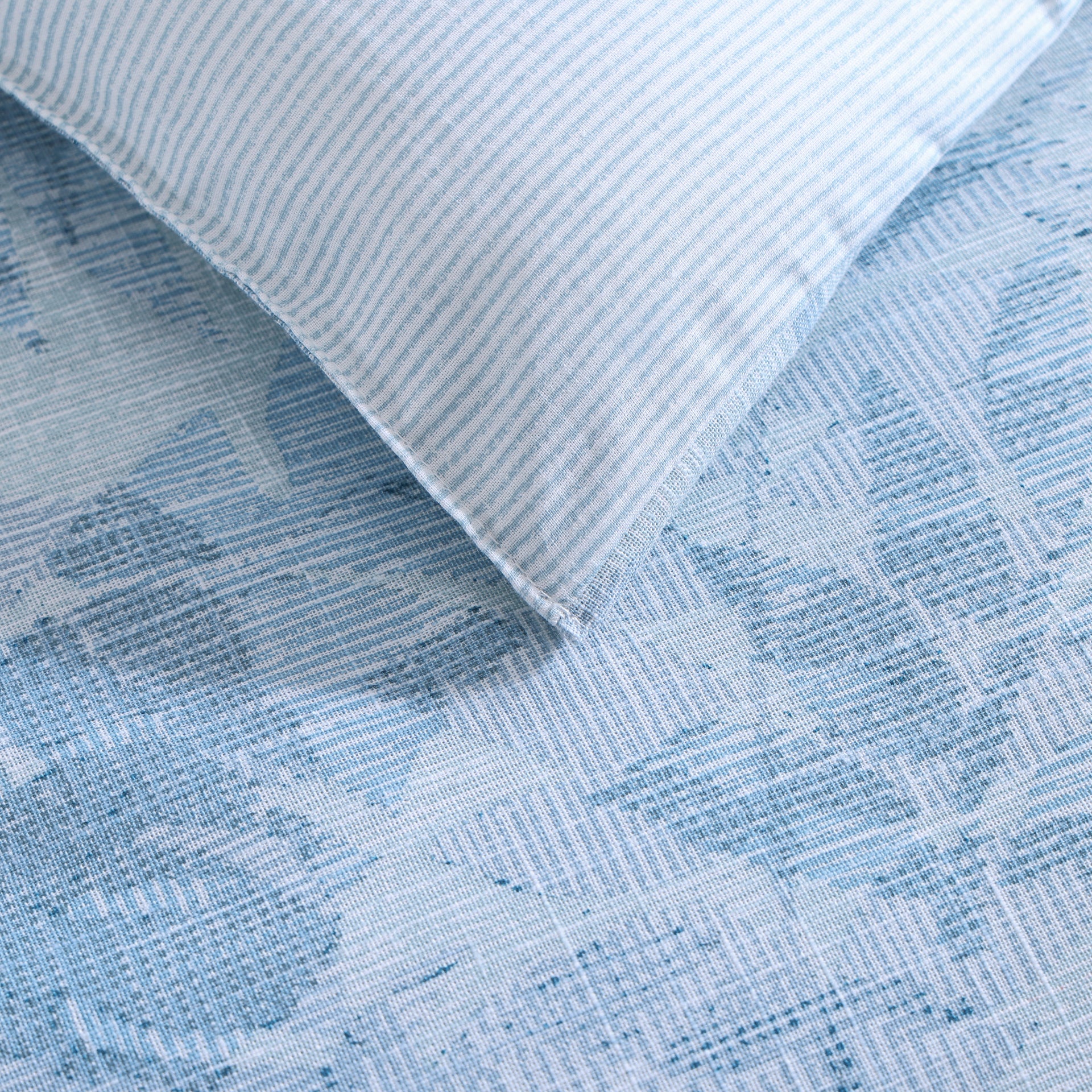 Tommy Bahama Hanalei Bay Blue Quilt Cover Set - Premium Cotton Bedding Set for King/Queen Size Beds - Tropical Beach Themed Bedroom Decor for Vacation Homes & Coastal Retreats