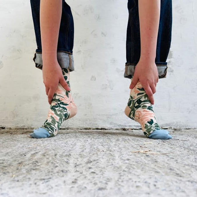 William Morris Honeysuckle Cotton Socks for Women - Vintage Floral Pattern Ankle Socks - Perfect for Casual Wear, Home & Office