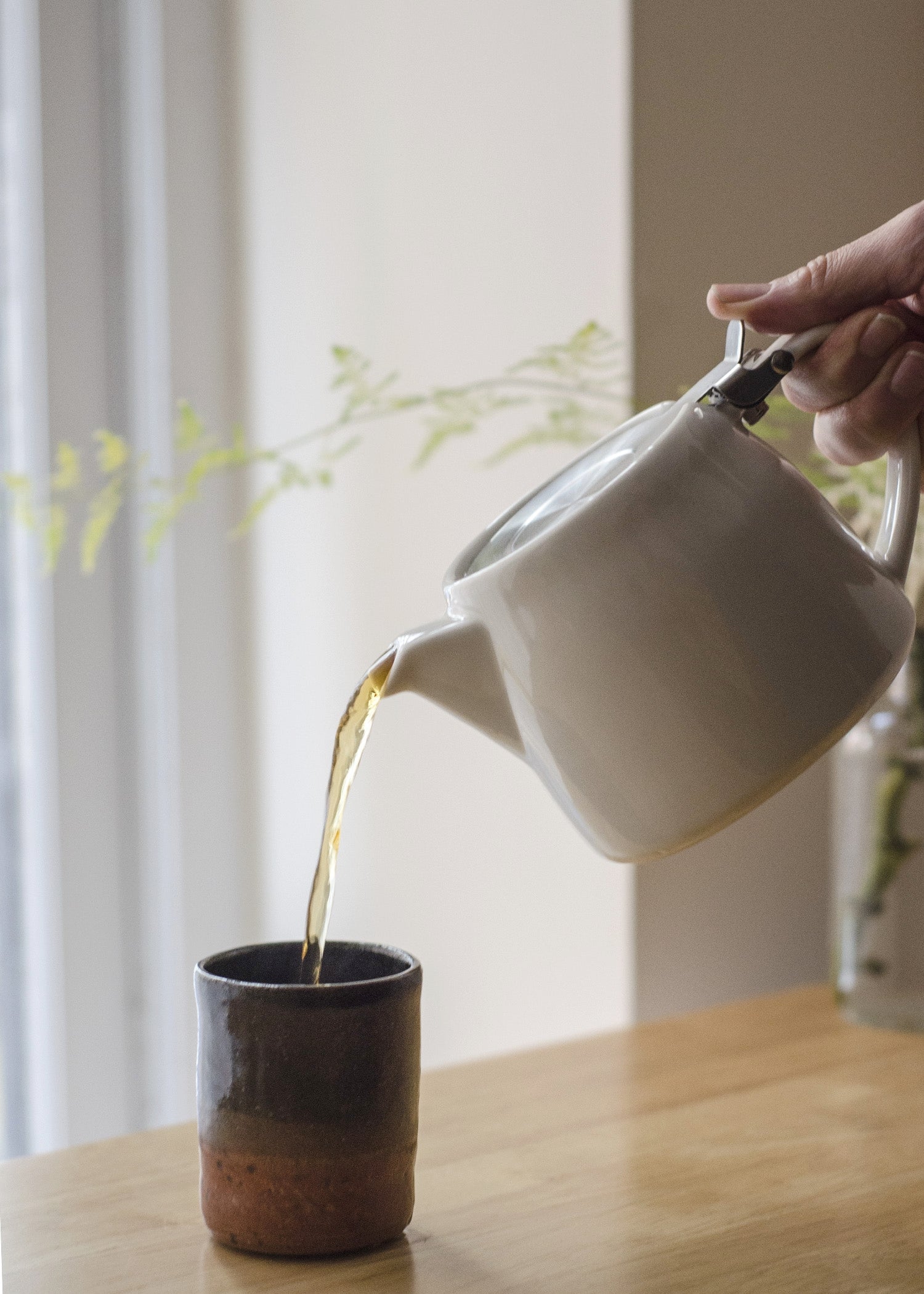 Premium 18 oz Ceramic Teapot for Coffee & Tea - Elegant Café Style with Infuser, Perfect for Home, Office & Gifting