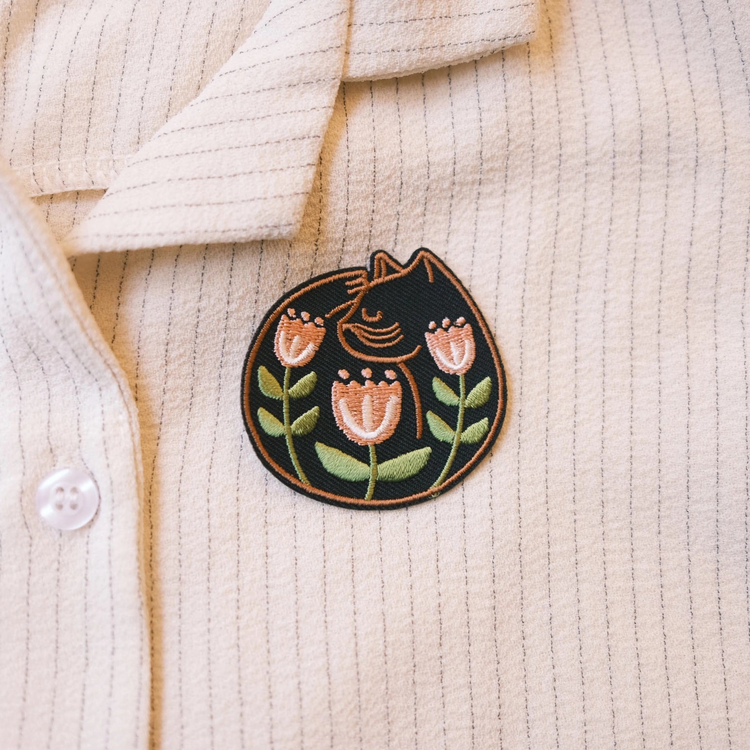 Cat Nap Iron On Patch - Cute Embroidered Applique for DIY Clothing, Bags & Hats - Perfect for Crafting, Costumes & Fashion Upgrades