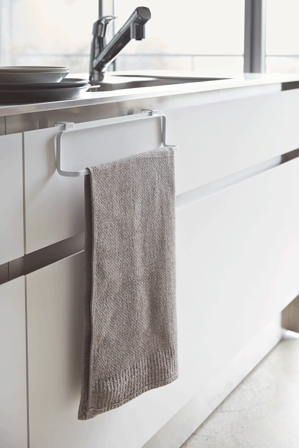 Yamazaki 2746 Wide Kitchen Towel Hanger Tower - Stainless Steel & White Finish | Perfect for Small Spaces, Organizing Dish Towels & Oven Mitts in Modern Kitchens