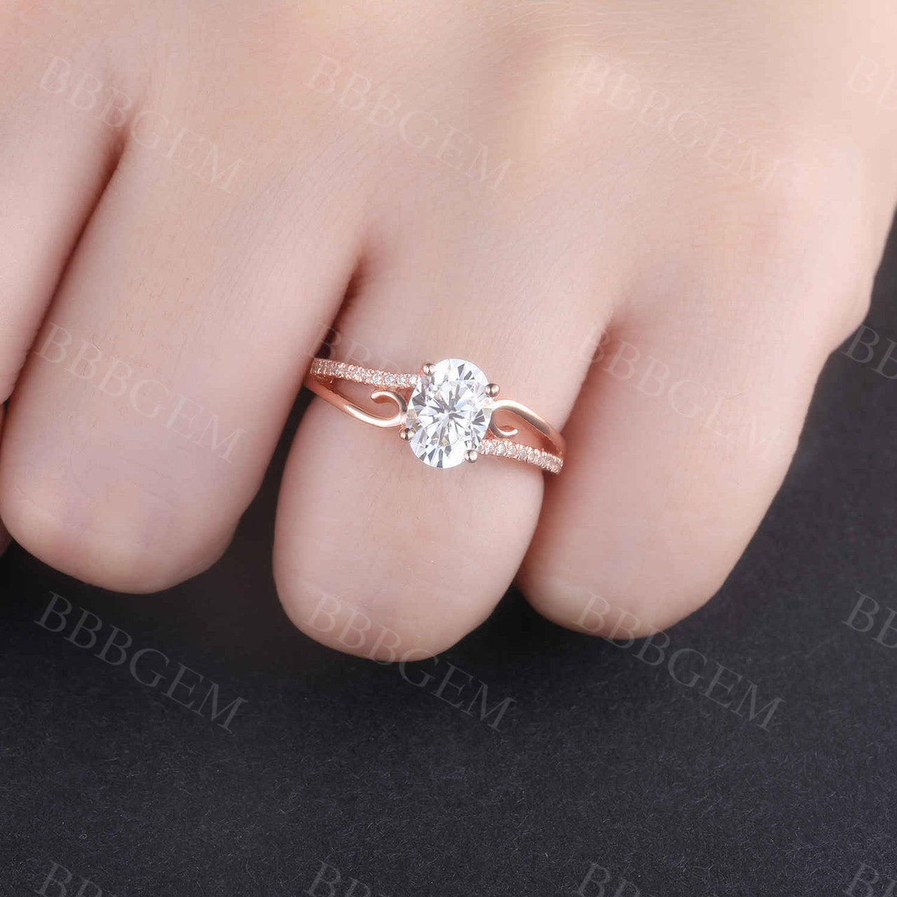 Vintage Moissanite Engagement Ring for Women - Antique Curve Solitaire Wedding Band, Anniversary Jewelry Gift - Perfect for Proposals, Weddings & Special Occasions