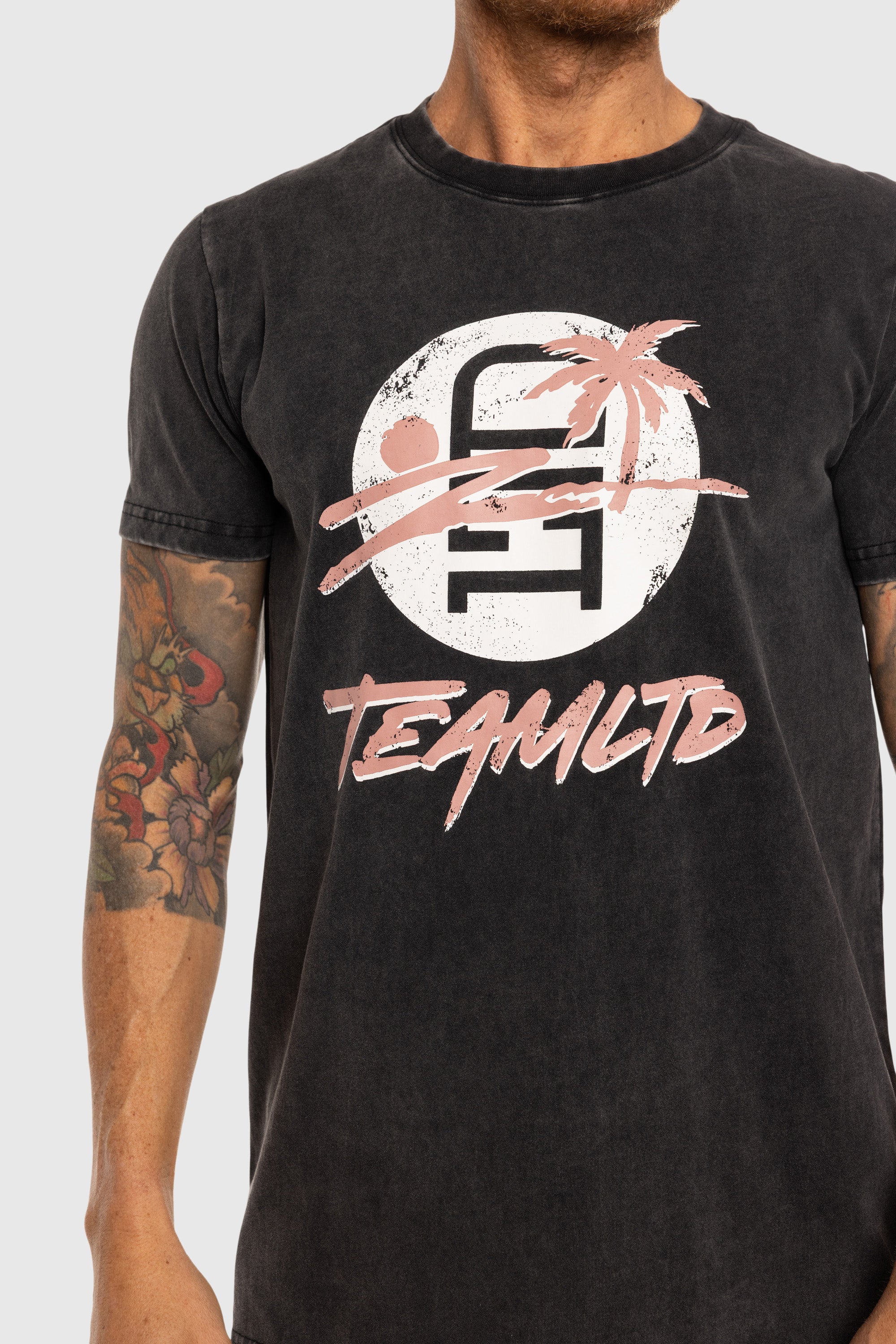 Vintage Black Logo Palm Print T-Shirt - Soft Cotton Tee for Men & Women - Casual Streetwear for Everyday Wear