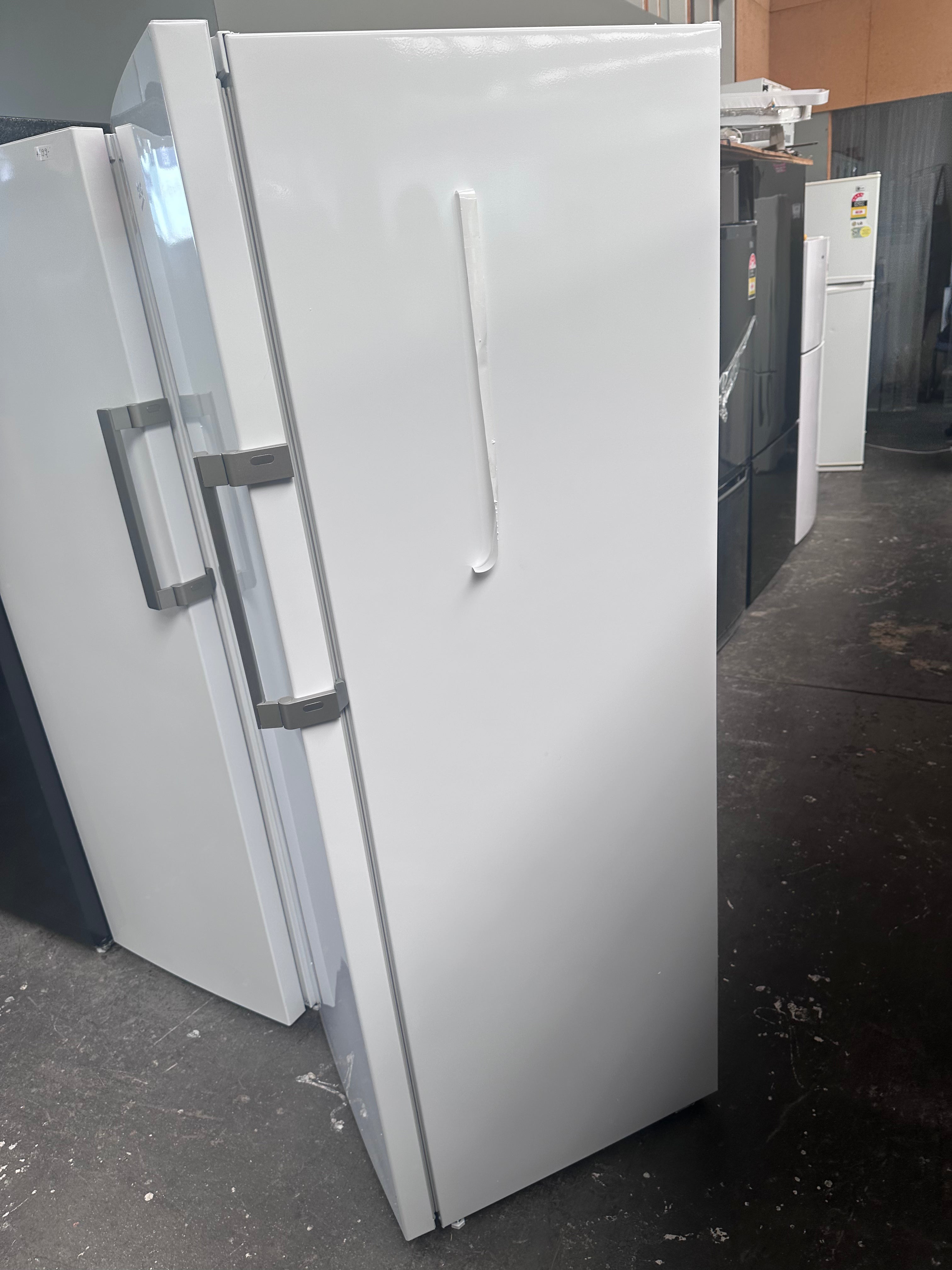 Beko 256L Frost-Free Upright Freezer - BVF290W | European Made | Carton Damaged (12-Month Warranty) | Perfect for Home, Restaurant & Commercial Kitchen Storage
