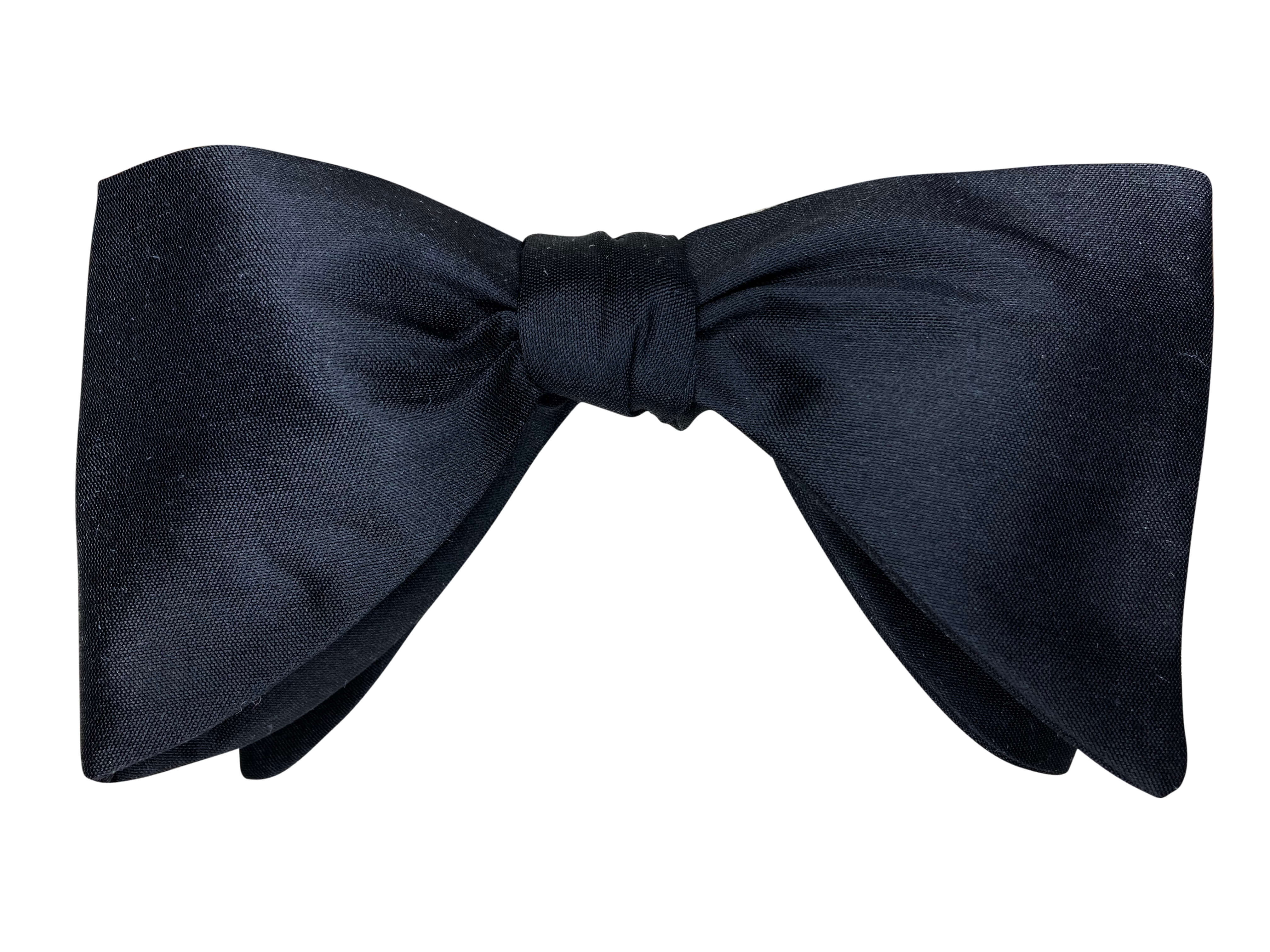 The Gentlemen's Classic Bow Tie - Elegant Formal Neckwear for Weddings, Prom & Black Tie Events