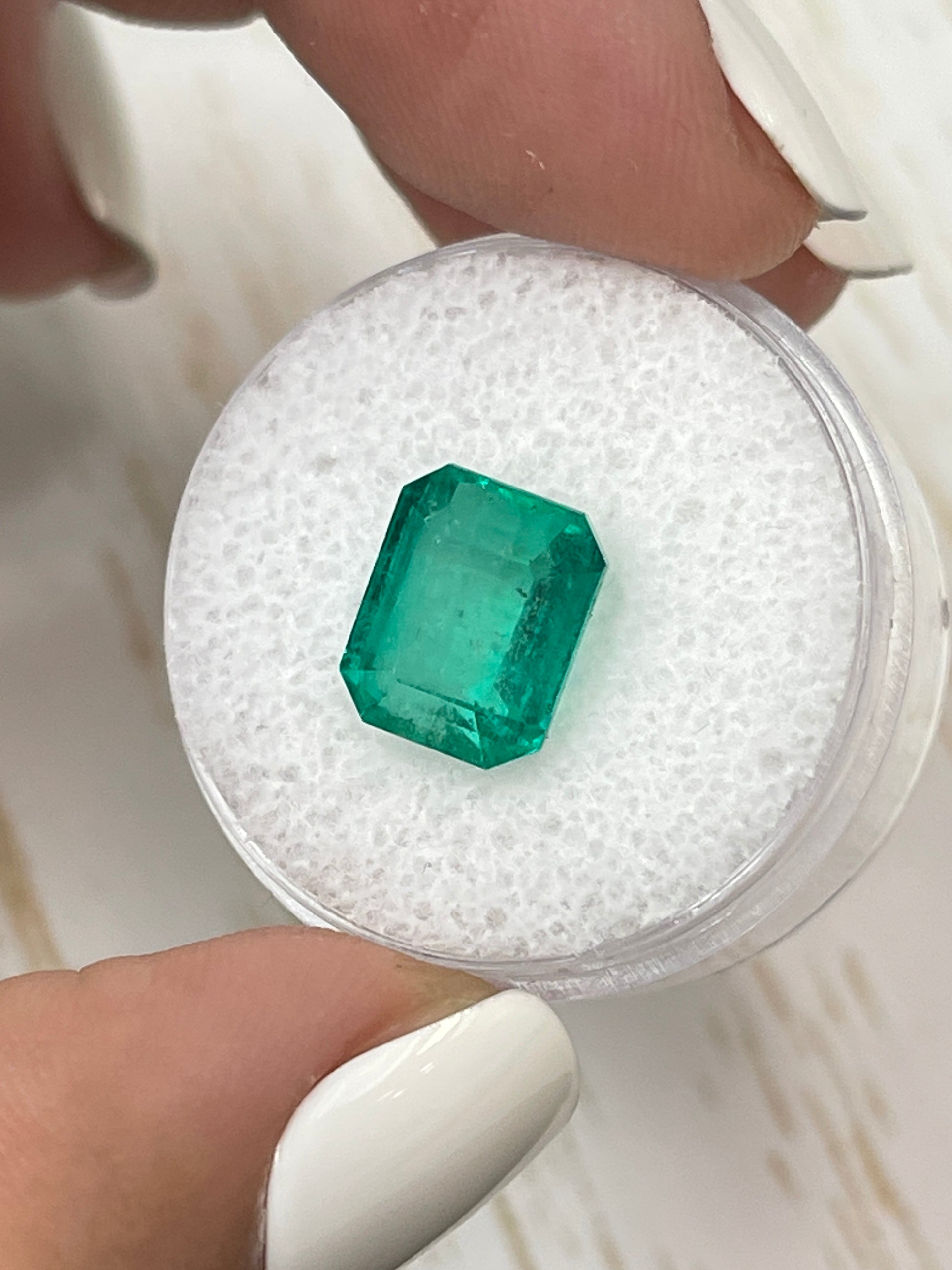 5.11 Carat 10x8mm Natural Colombian Emerald Loose Gemstone - Emerald Cut for Jewelry Making, Engagement Rings & Luxury Gifts