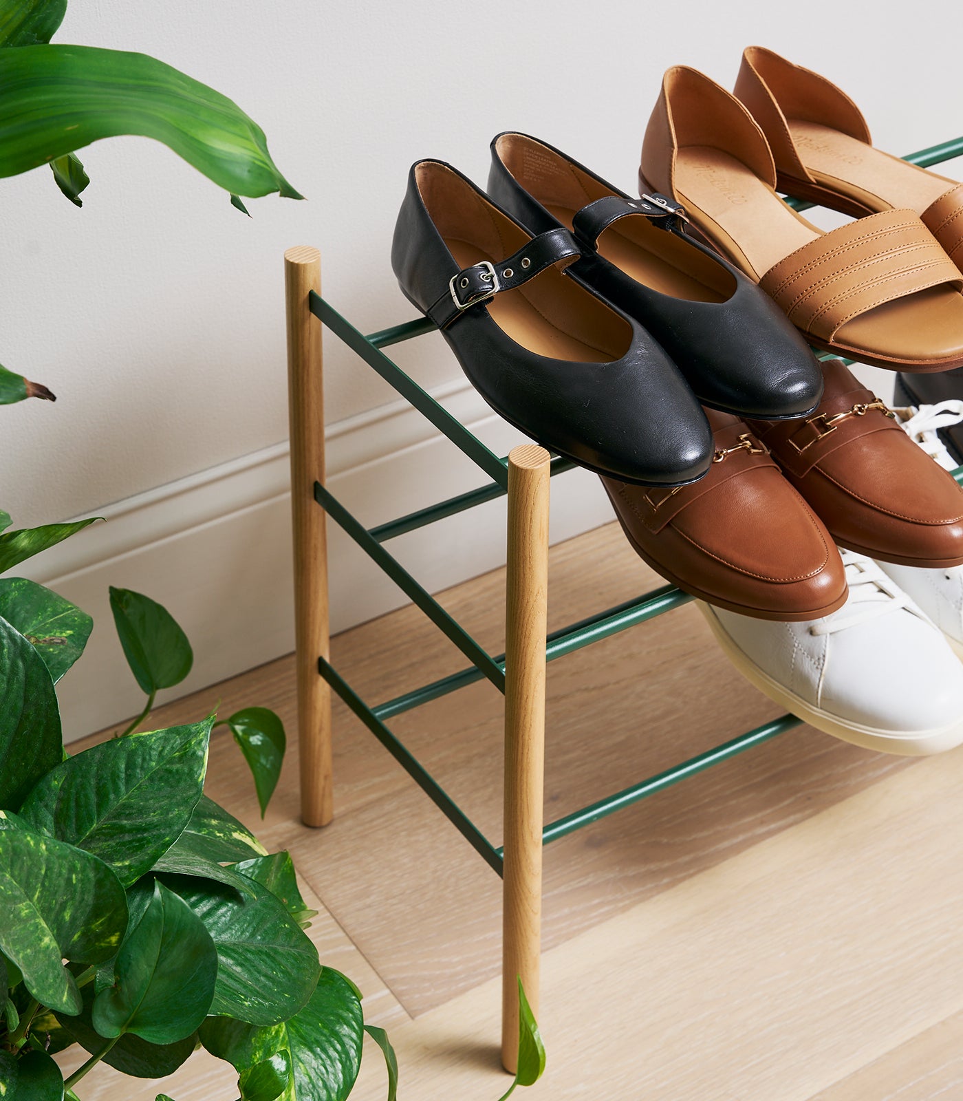 Expandable Shoe Rack 18 Inches Height - Durable Steel Shoe Organizer for Closet, Entryway & Bedroom Storage