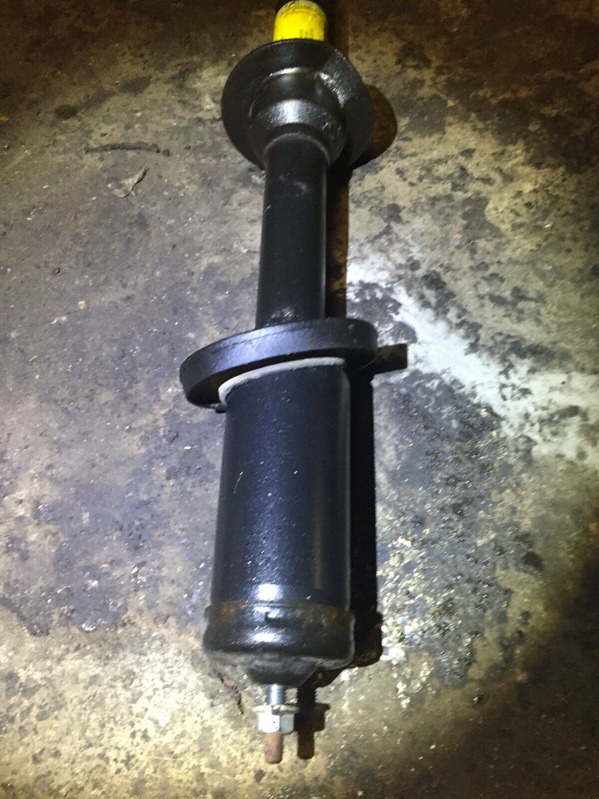 2003-2007 Cadillac CTS Front Right Passenger Shock Strut Absorber Replacement - OEM Quality Suspension Part for Smooth Ride & Better Handling | Perfect for City Driving & Highway Commutes