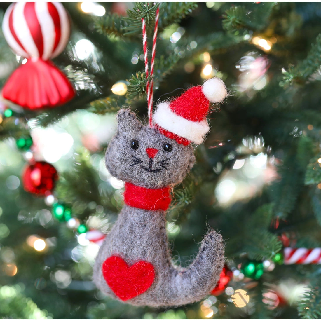 Adorable Cat with Hat Felt Ornament - Handmade Christmas Tree Decoration for Holiday Home Decor | Perfect for Xmas Gifts, Stocking Stuffers & Festive Party Decorations