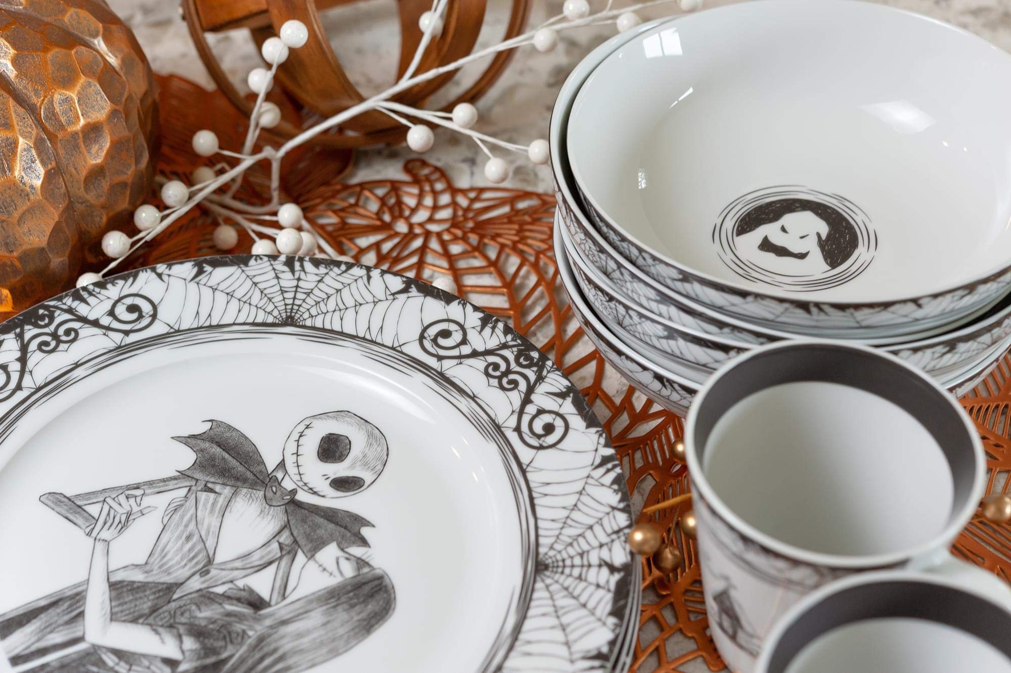 The Nightmare Before Christmas 16-Piece Dinnerware Set | Ceramic Plate & Bowl Set for Halloween & Christmas Dinner Parties | Perfect for Holiday Entertaining & Themed Decor