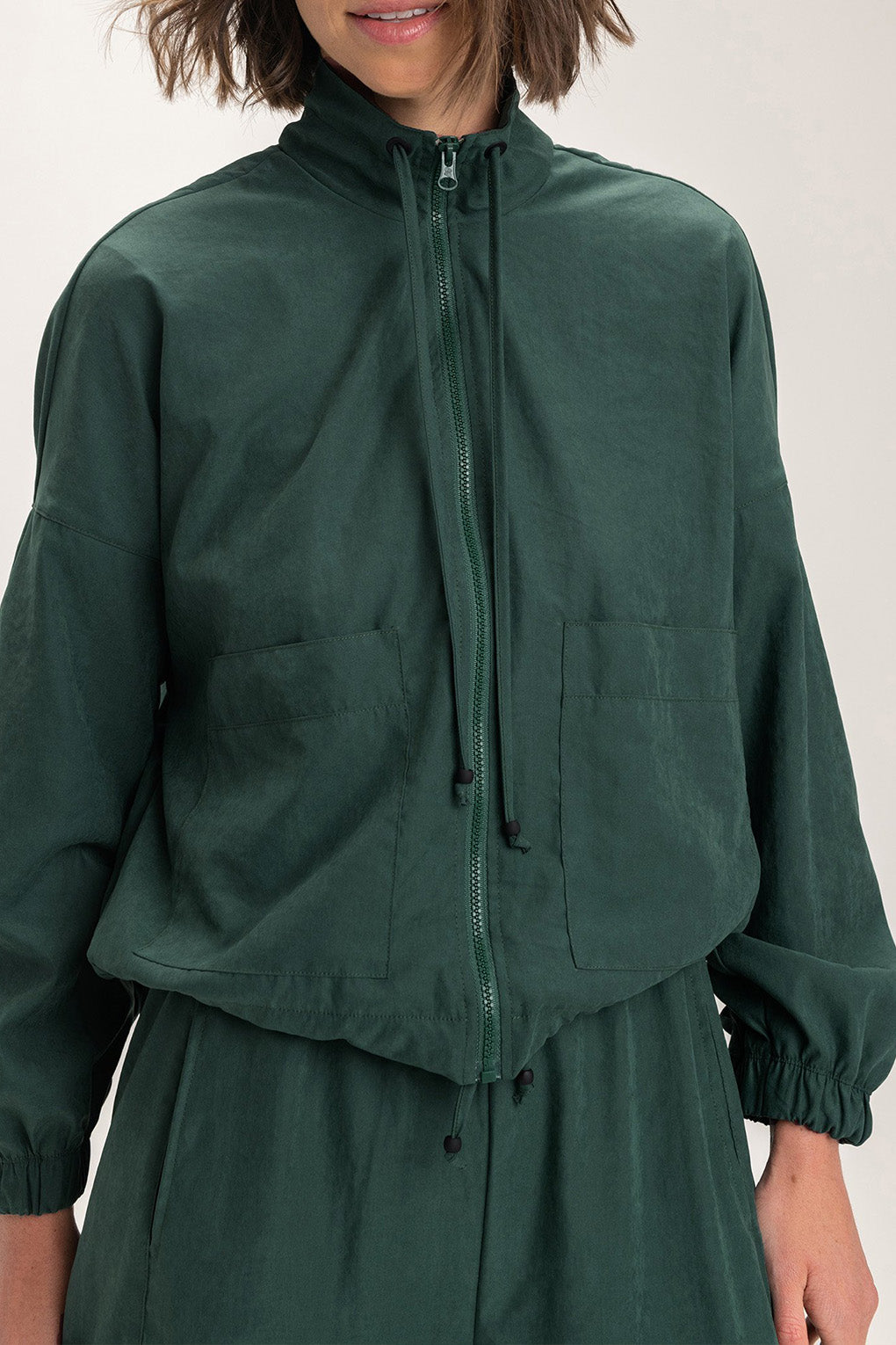 Trendy Street Style Jacket for Men & Women - Urban Fashion Outerwear for Casual Wear, Night Out, and Daily Adventures