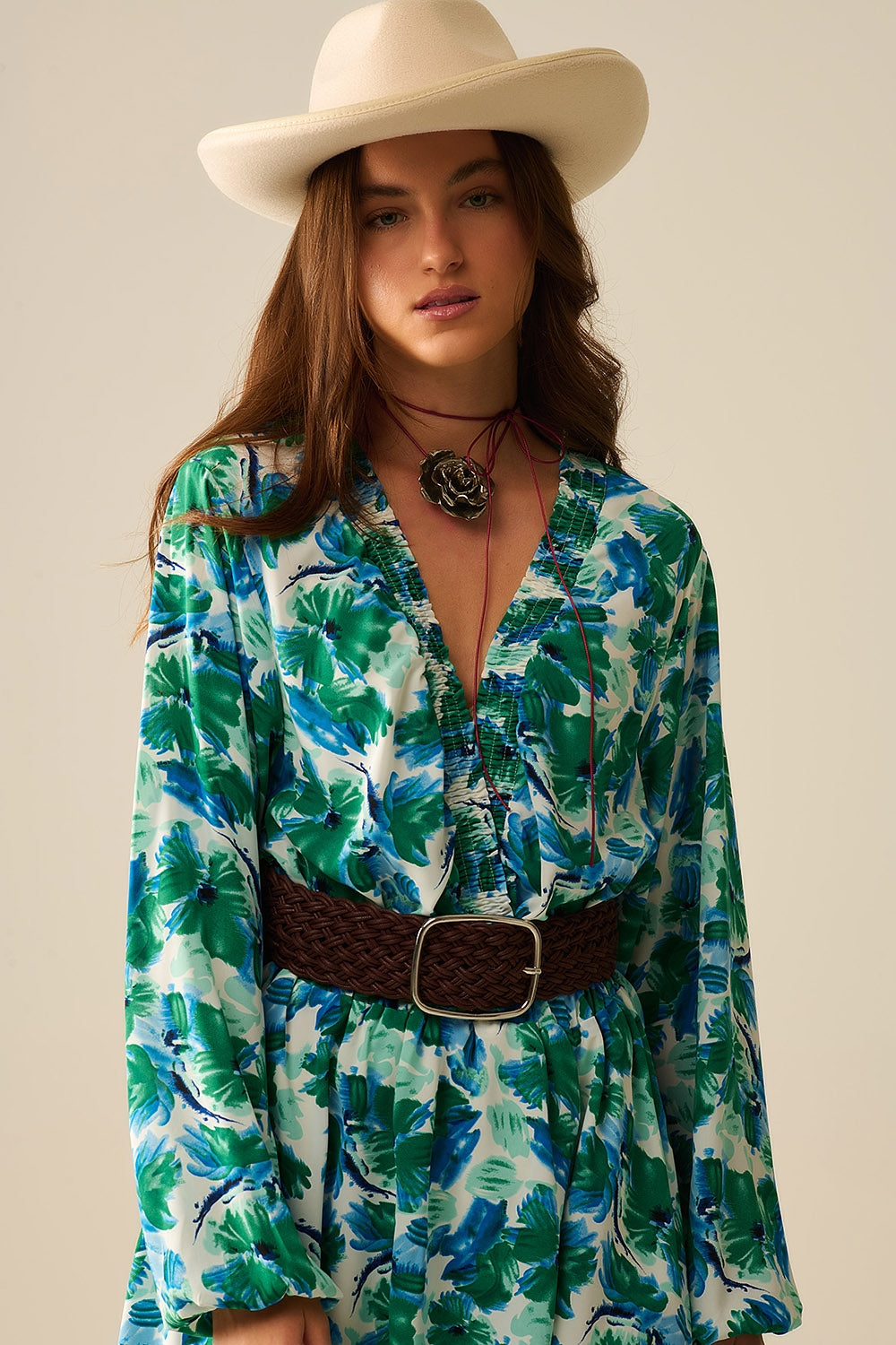 Women's Short Robe with Wide V-Neck Collar & Floral Print - Perfect for Loungewear, Spa Days, and Relaxing at Home